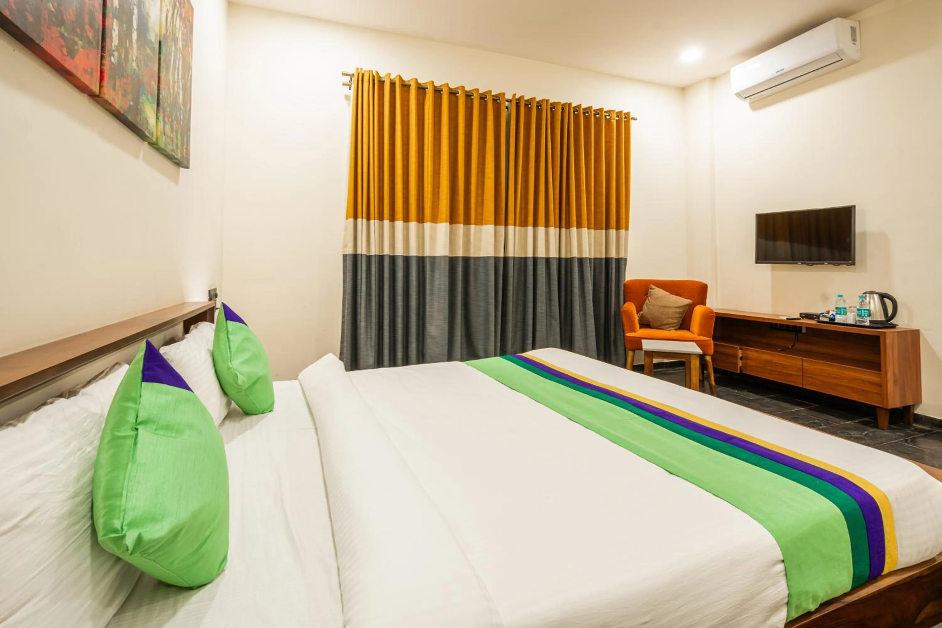 Bedroom, Bed in Treebo Premium The Memoir, Ramdaspeth