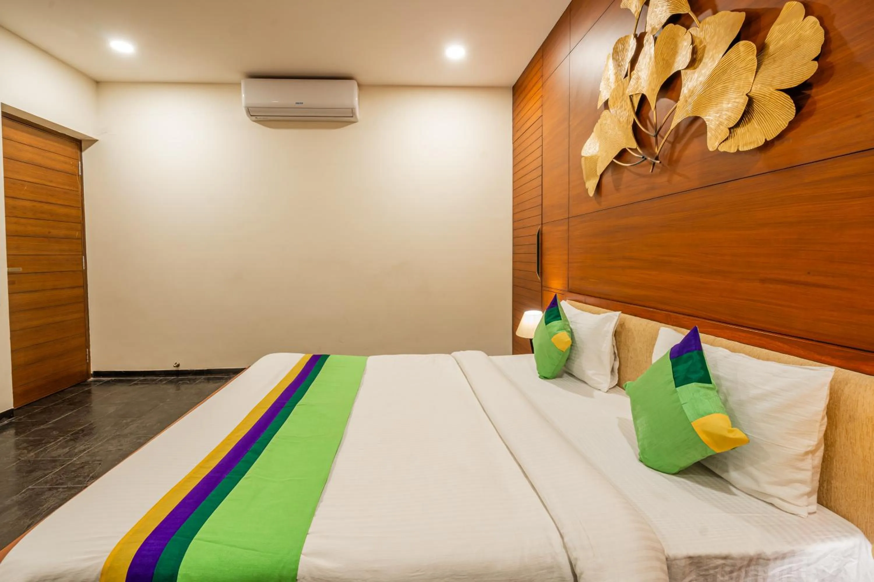 Bedroom, Bed in Treebo Premium The Memoir, Ramdaspeth