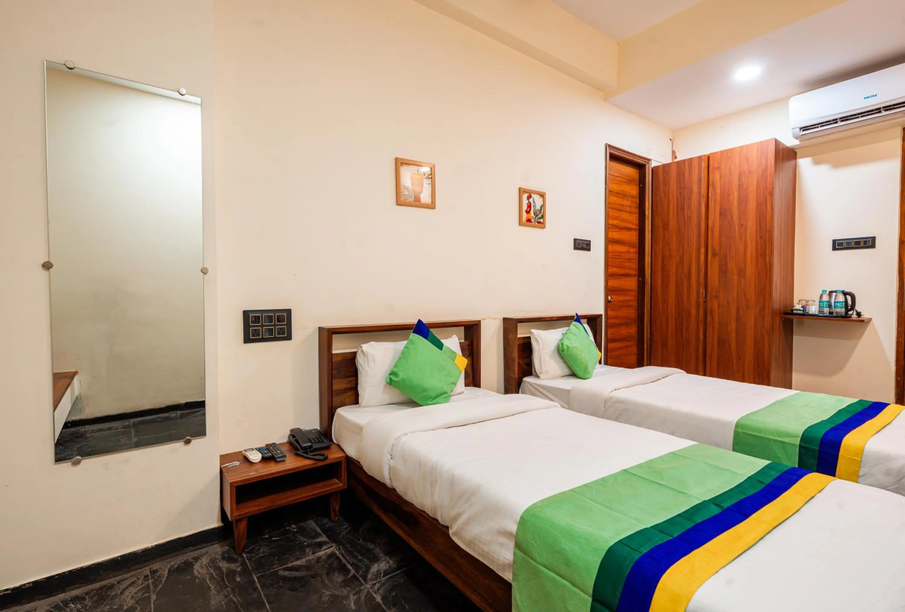 Bedroom, Bed in Treebo Premium The Memoir, Ramdaspeth