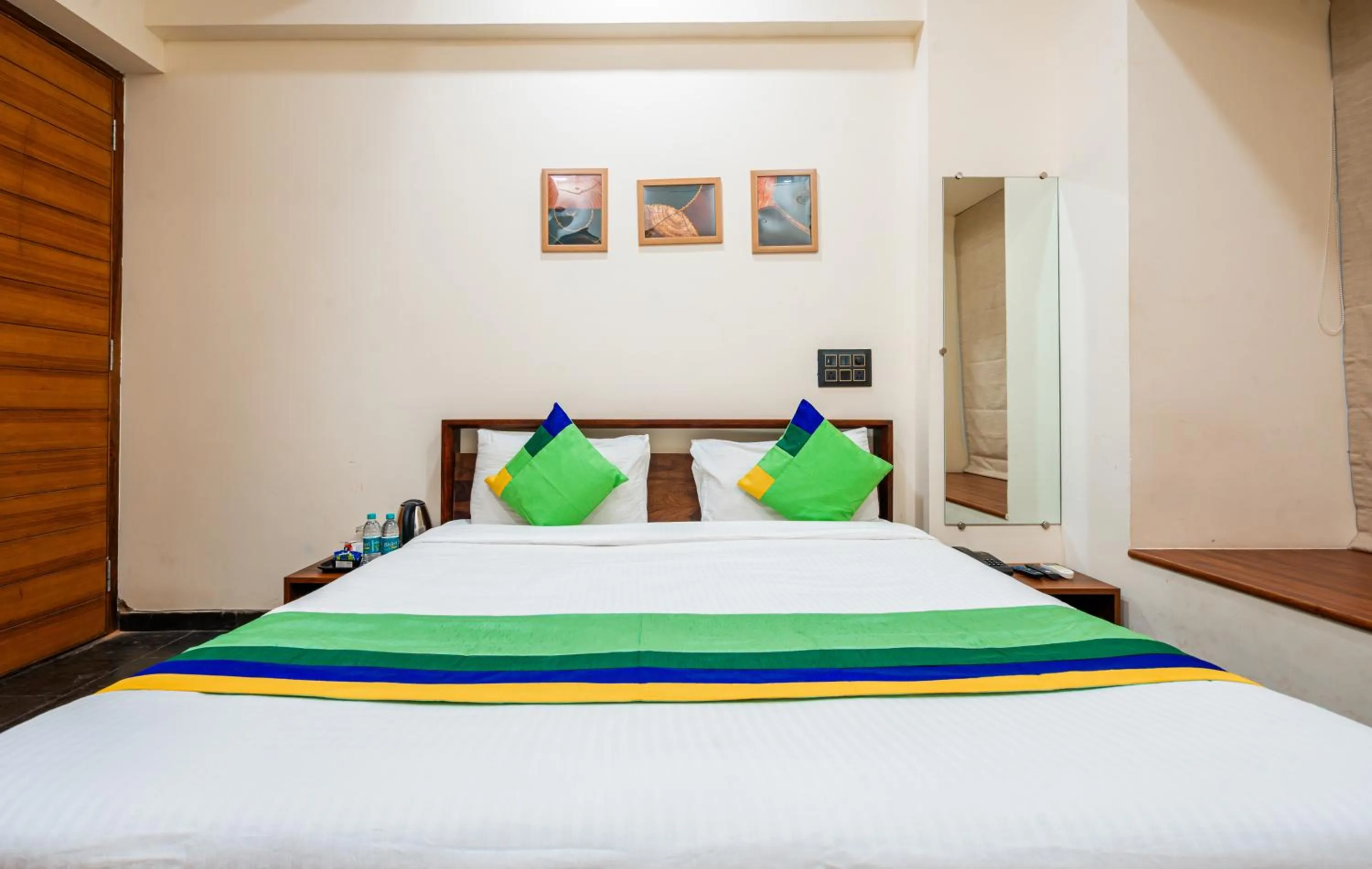 Bedroom, Bed in Treebo Premium The Memoir, Ramdaspeth