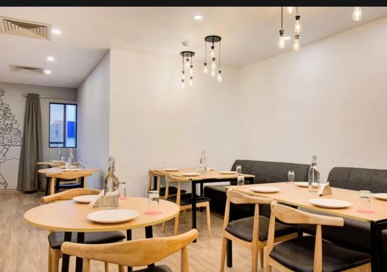 Restaurant/places to eat in The Park Infinity