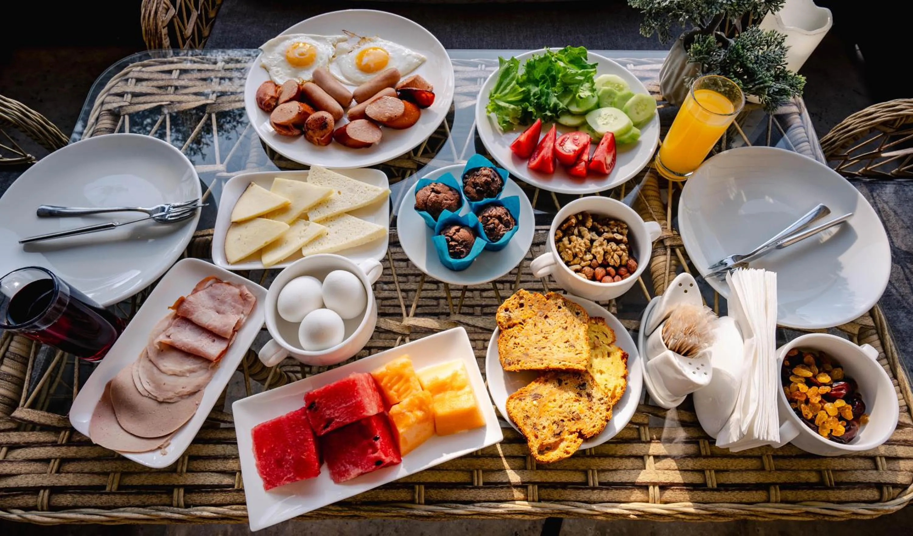 Restaurant/places to eat in Gori Inn