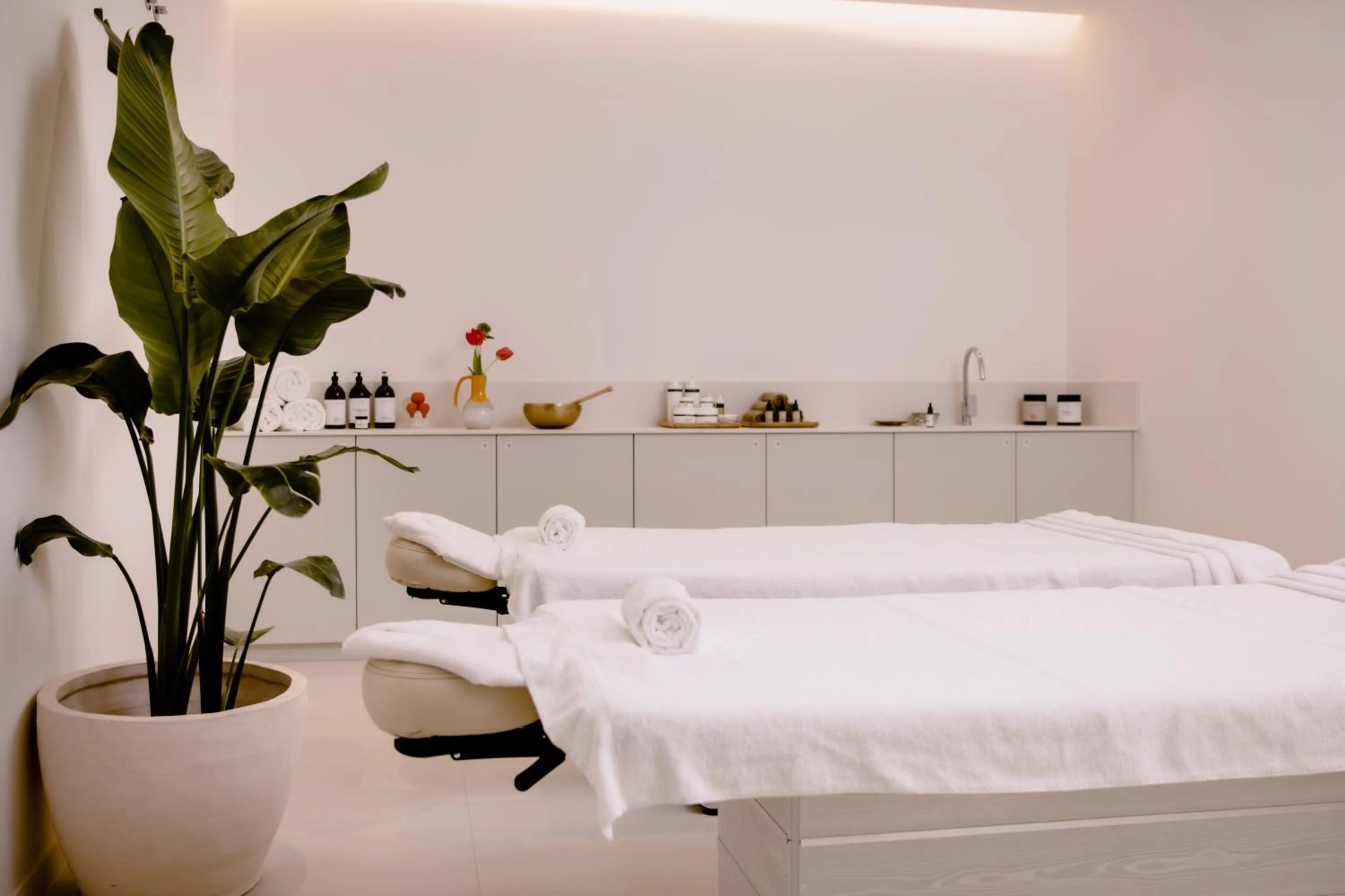 Massage, Bed in THE FLAG HOTEL Marbella, Estepona Adult Recommended