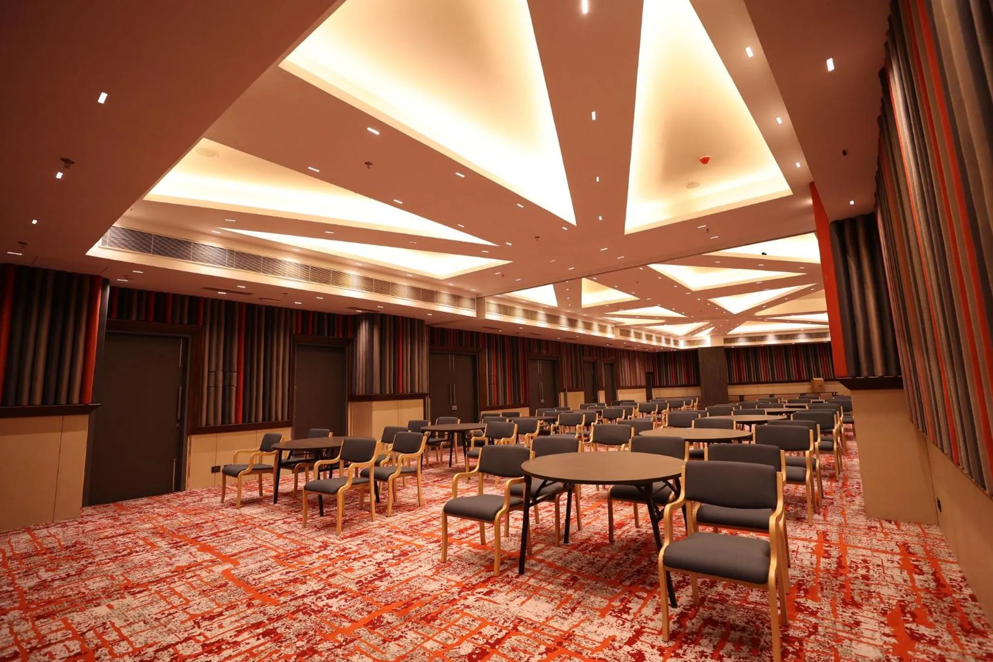 Meeting/conference room in Holiday Inn Express & Suites Jaipur Gopalpura by IHG