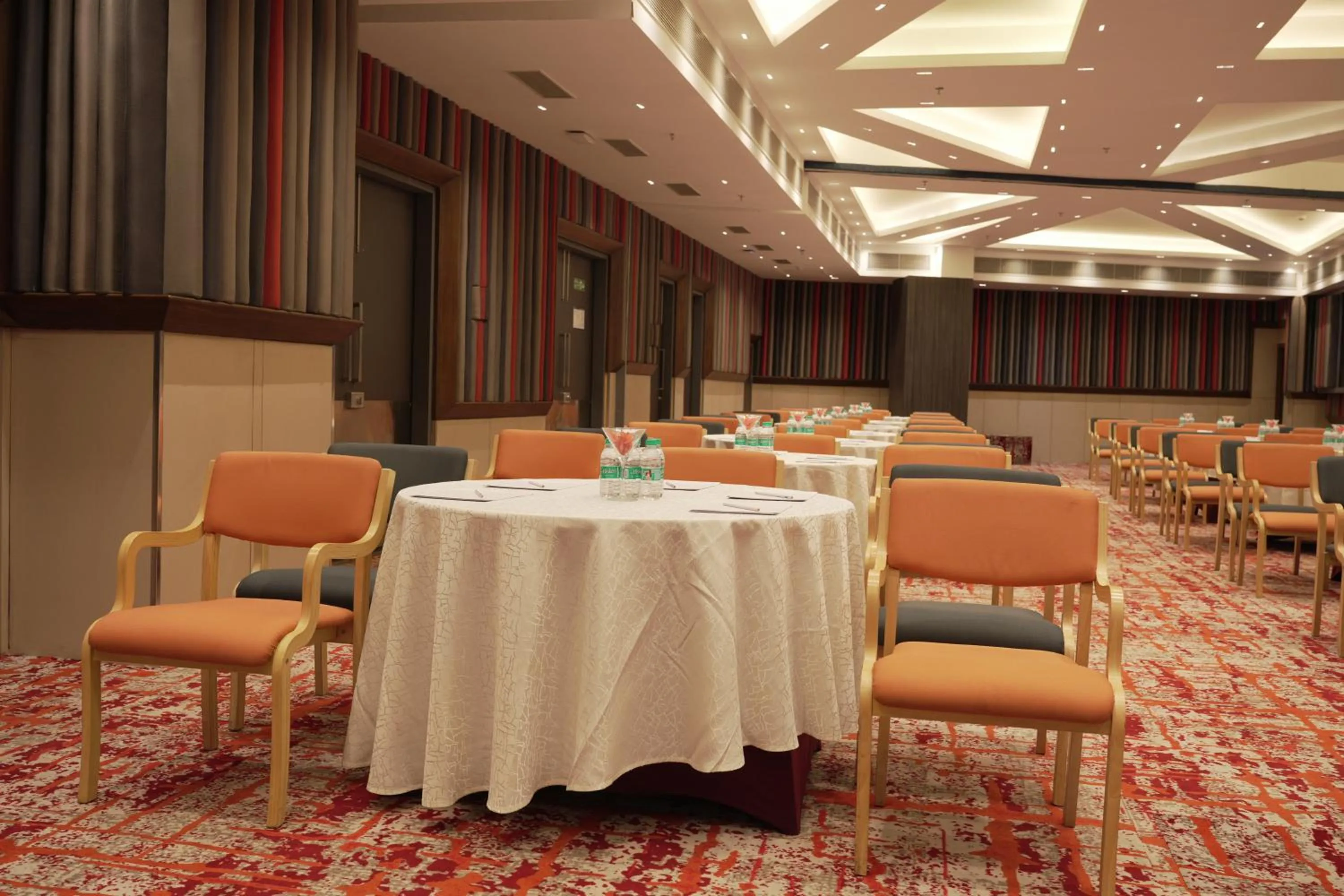 Meeting/conference room in Holiday Inn Express & Suites Jaipur Gopalpura by IHG