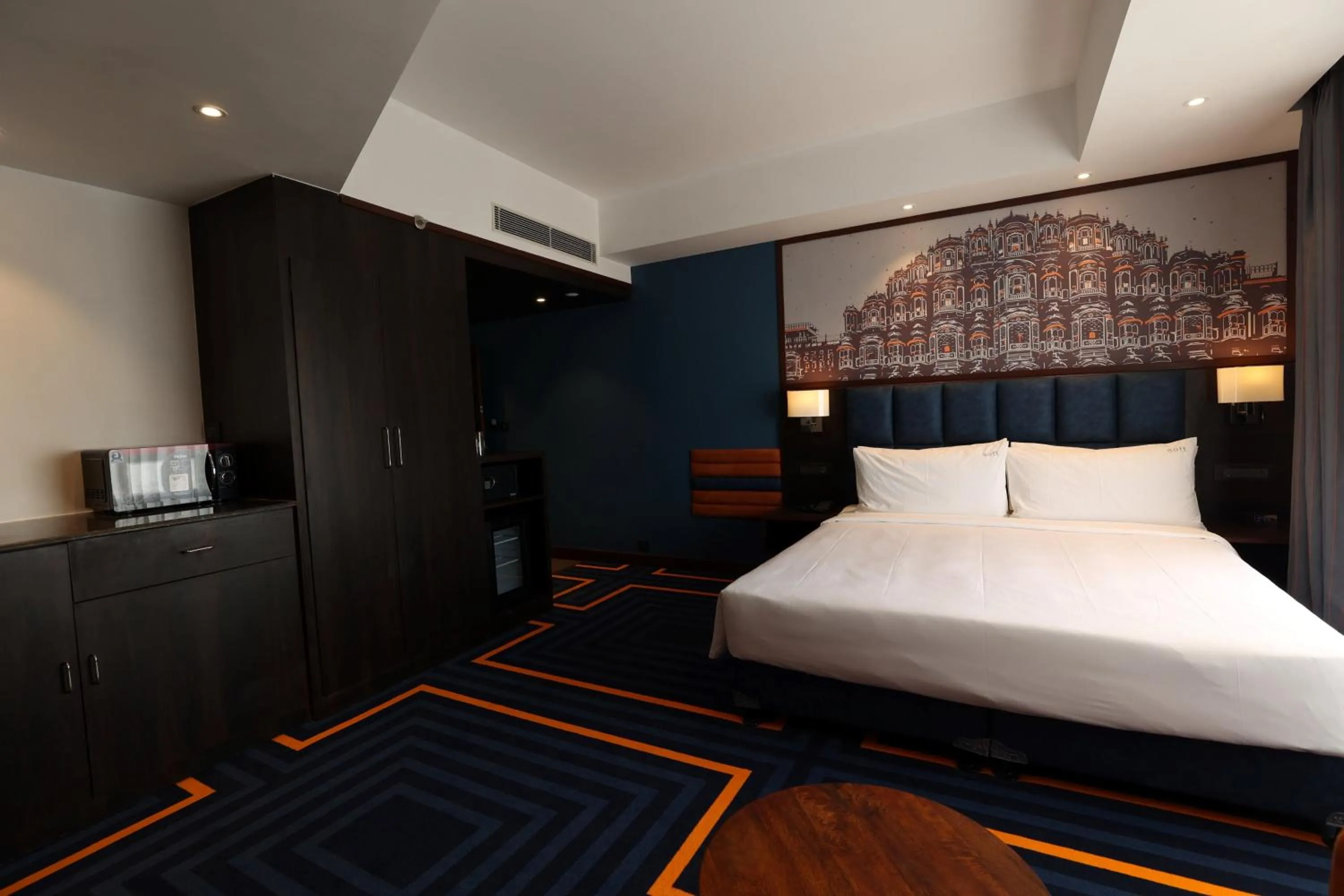 Photo of the whole room, Bed in Holiday Inn Express & Suites Jaipur Gopalpura by IHG