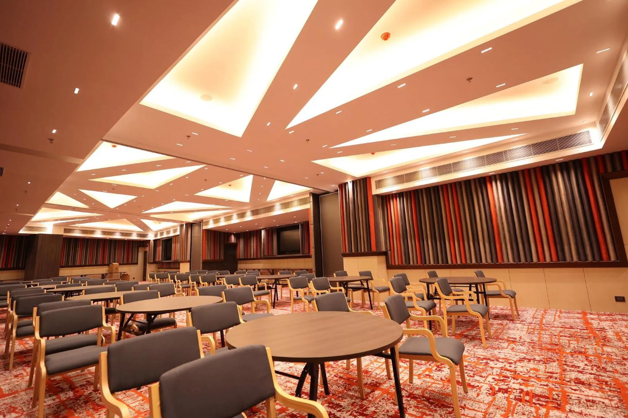 Meeting/conference room in Holiday Inn Express & Suites Jaipur Gopalpura by IHG