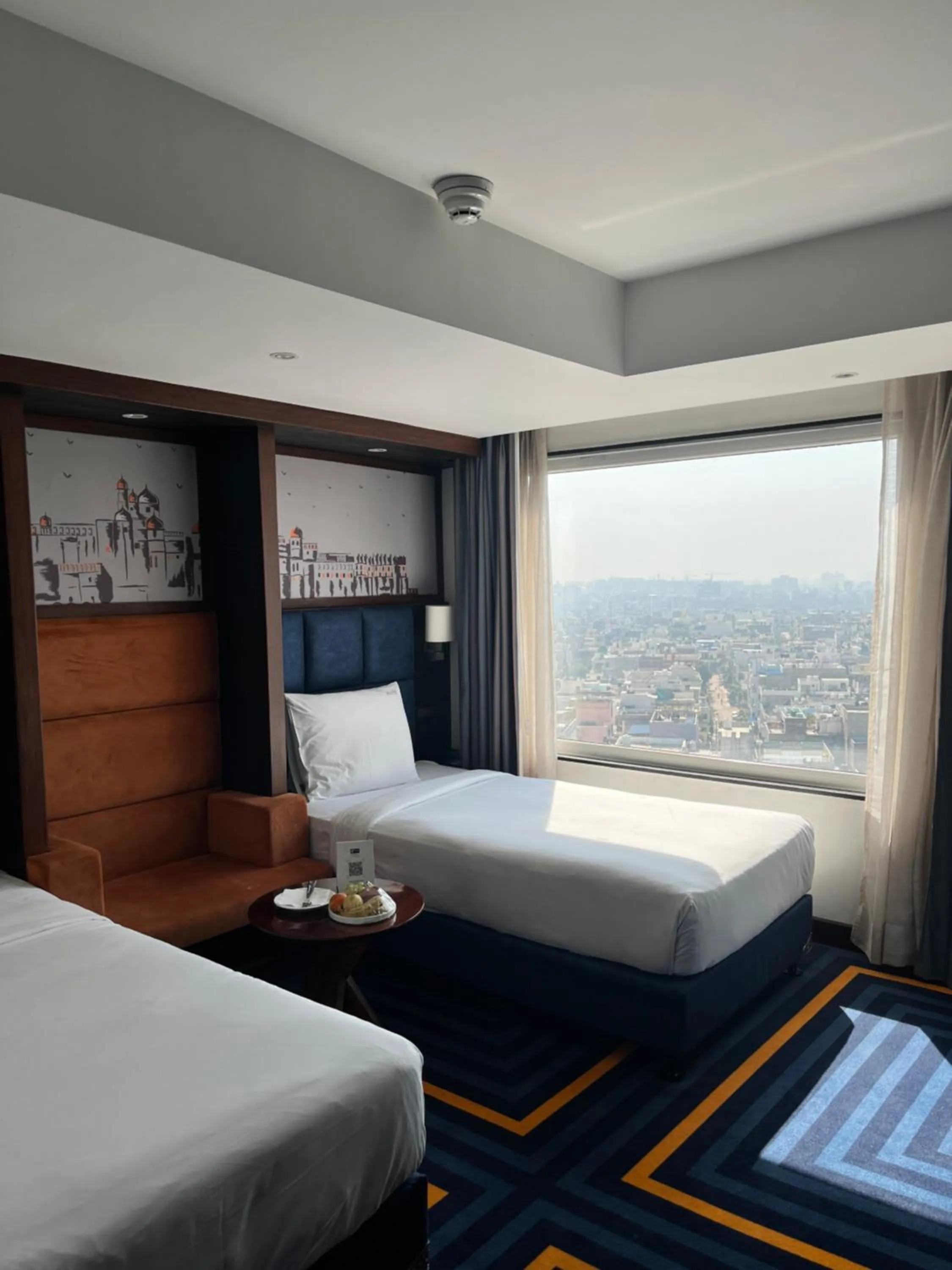 Restaurant/places to eat, Bed in Holiday Inn Express & Suites Jaipur Gopalpura by IHG