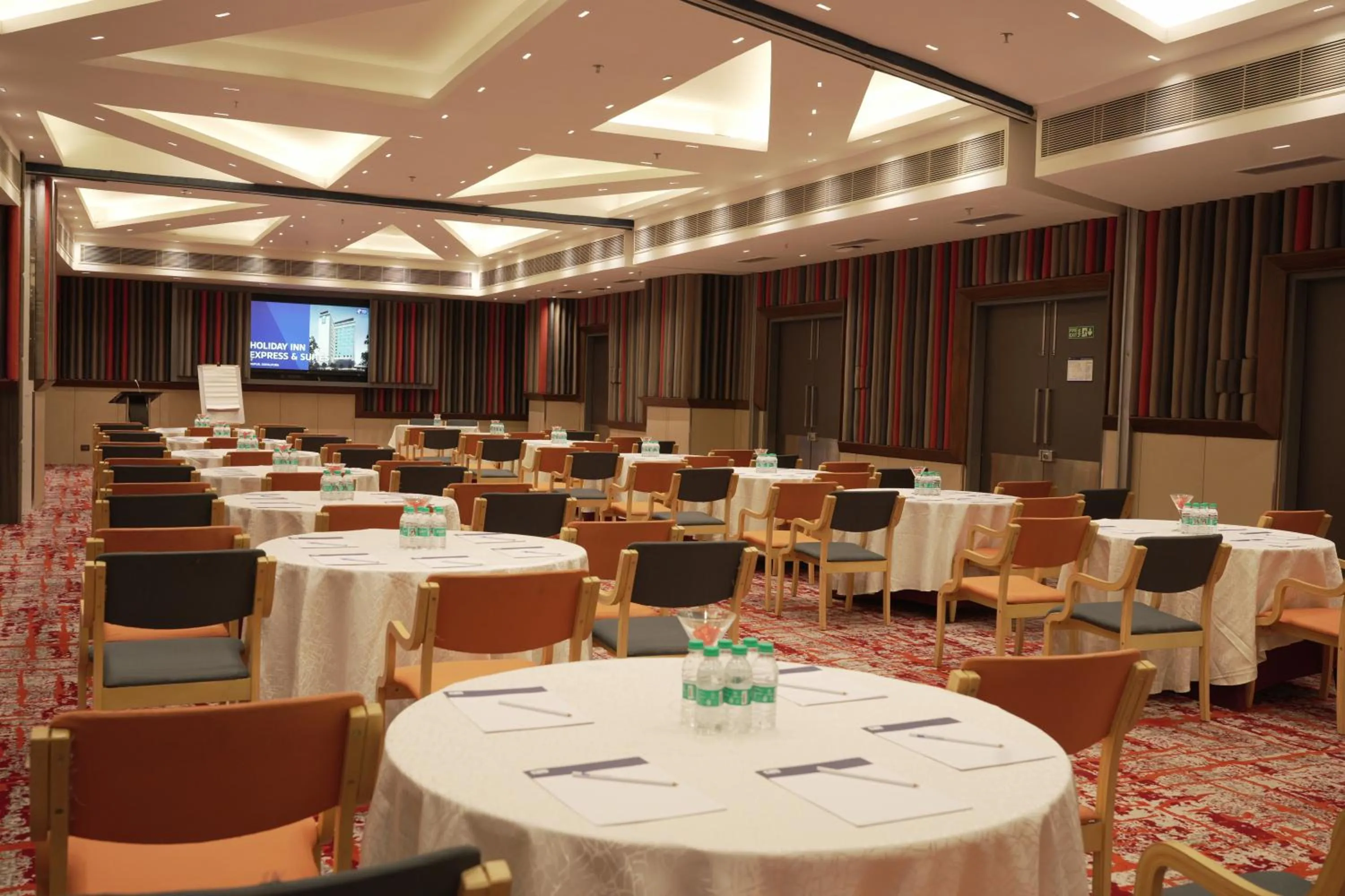 Meeting/conference room in Holiday Inn Express & Suites Jaipur Gopalpura by IHG