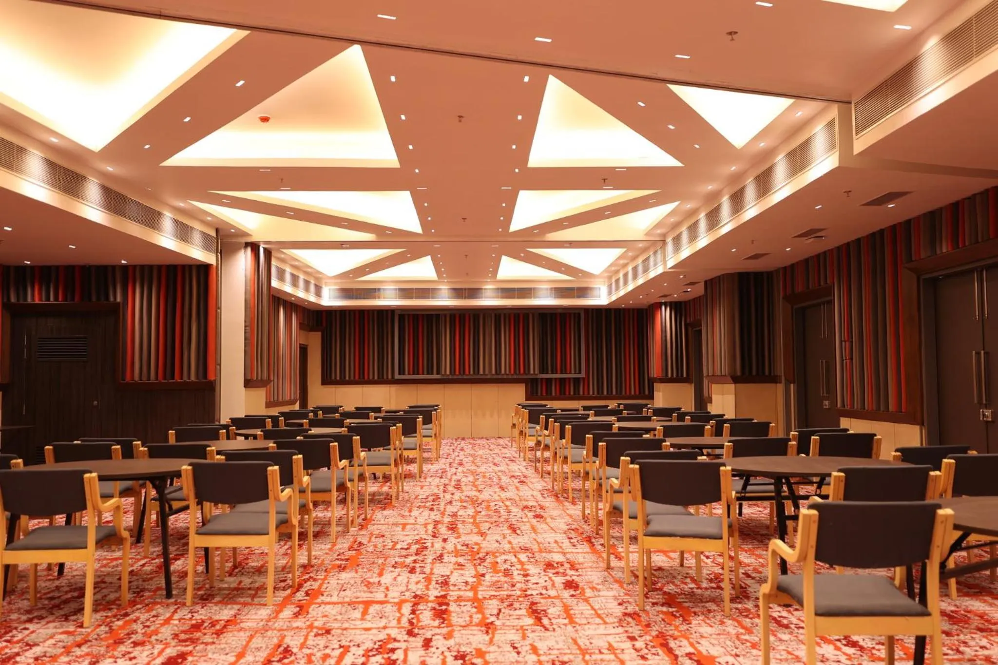 Meeting/conference room in Holiday Inn Express & Suites Jaipur Gopalpura by IHG