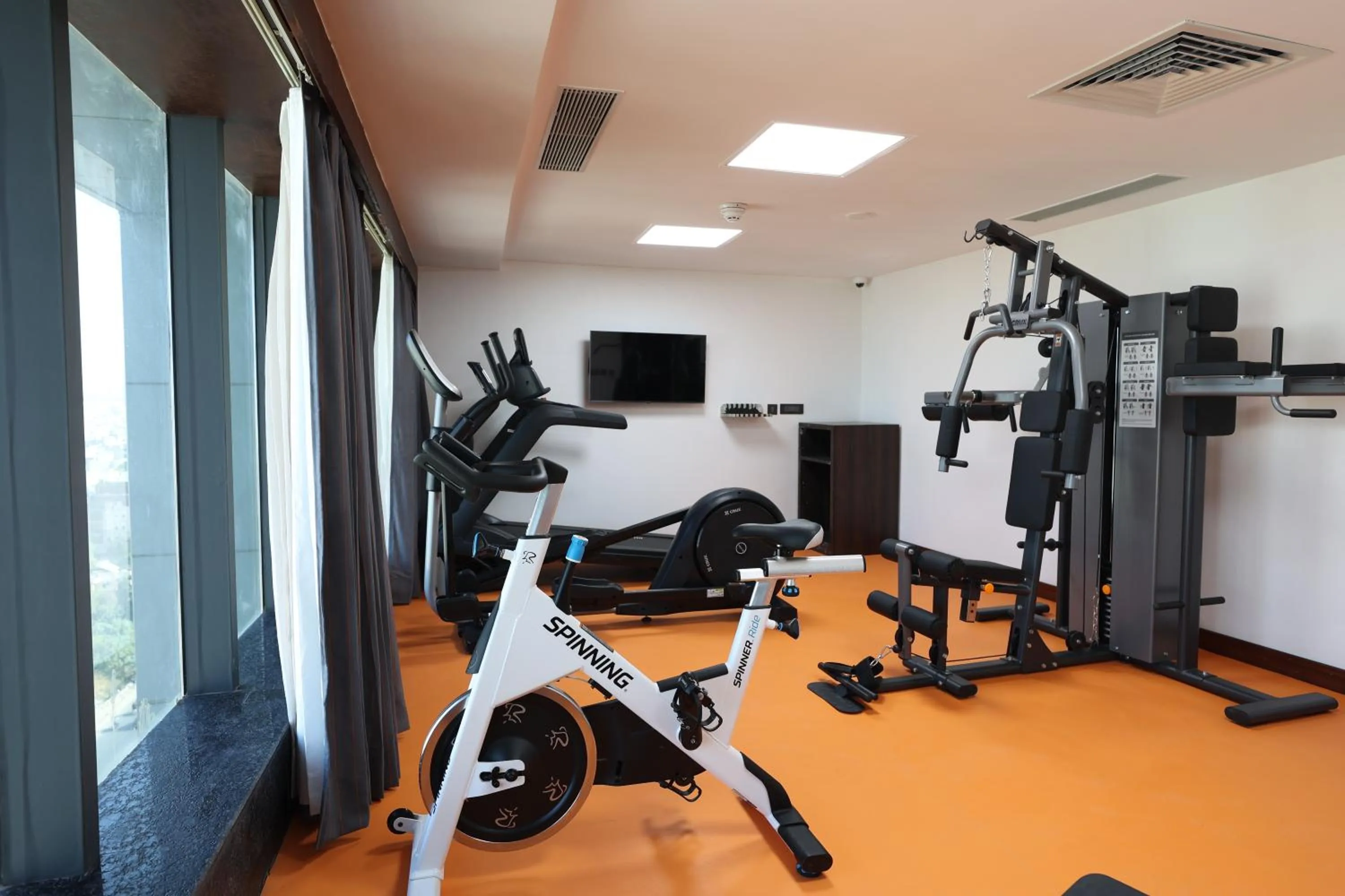 Fitness centre/facilities in Holiday Inn Express & Suites Jaipur Gopalpura by IHG