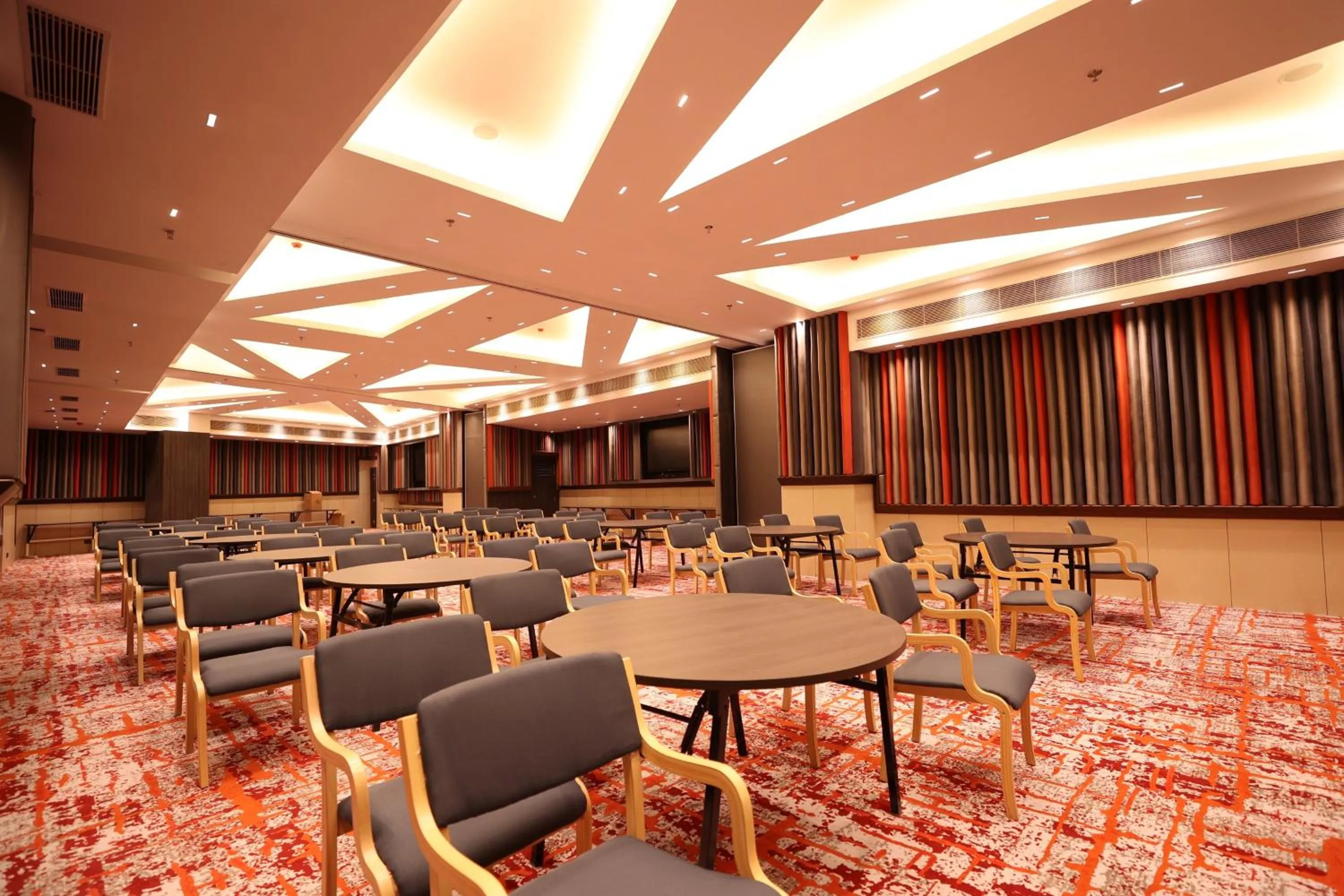 Meeting/conference room in Holiday Inn Express & Suites Jaipur Gopalpura by IHG