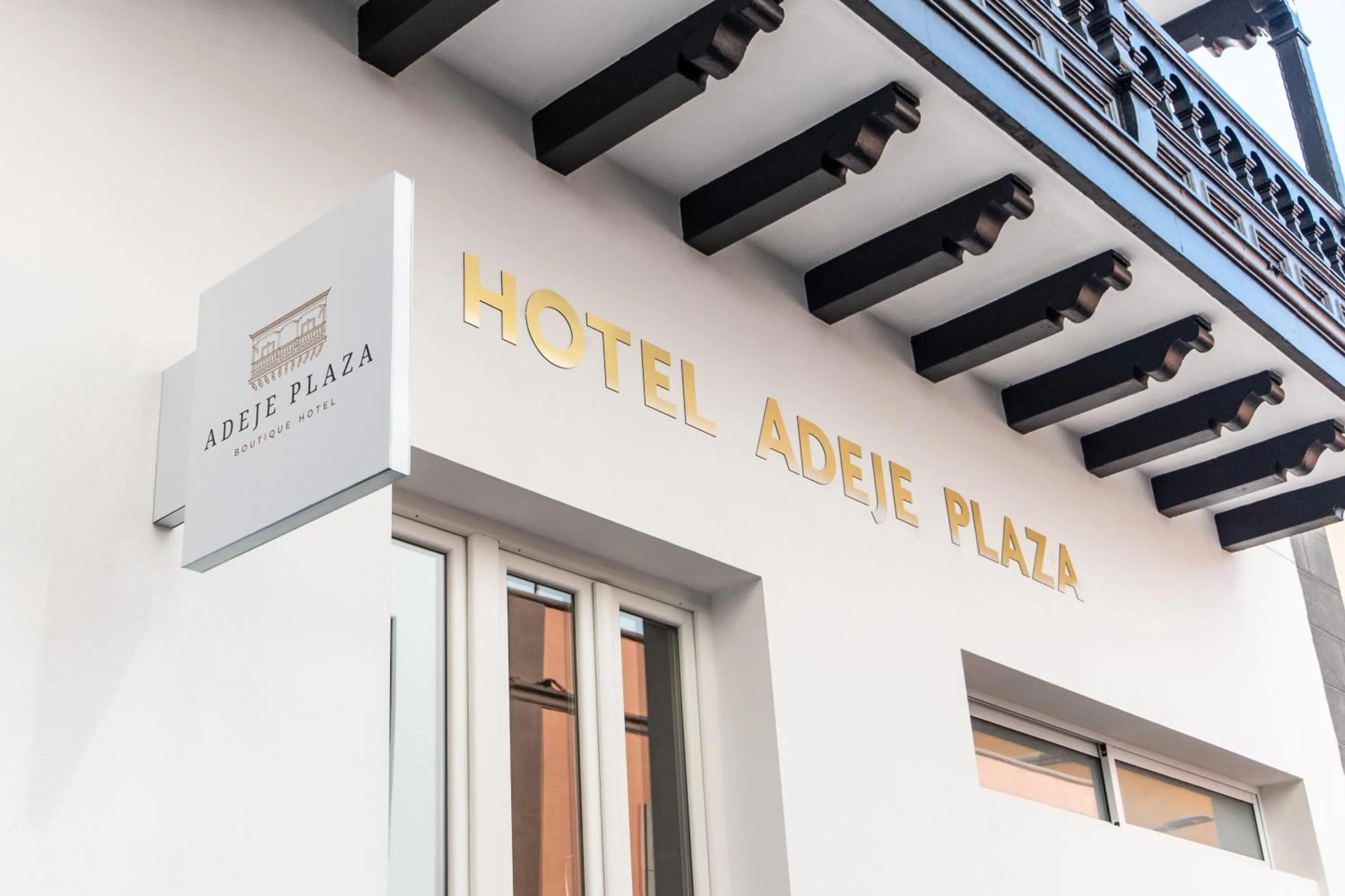 Property logo or sign in Suncanarias Hotel Adeje Plaza
