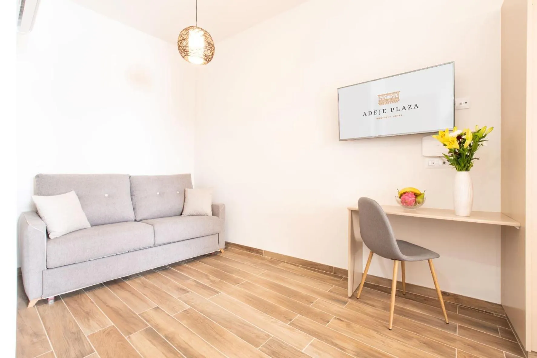 Seating area in Suncanarias Hotel Adeje Plaza