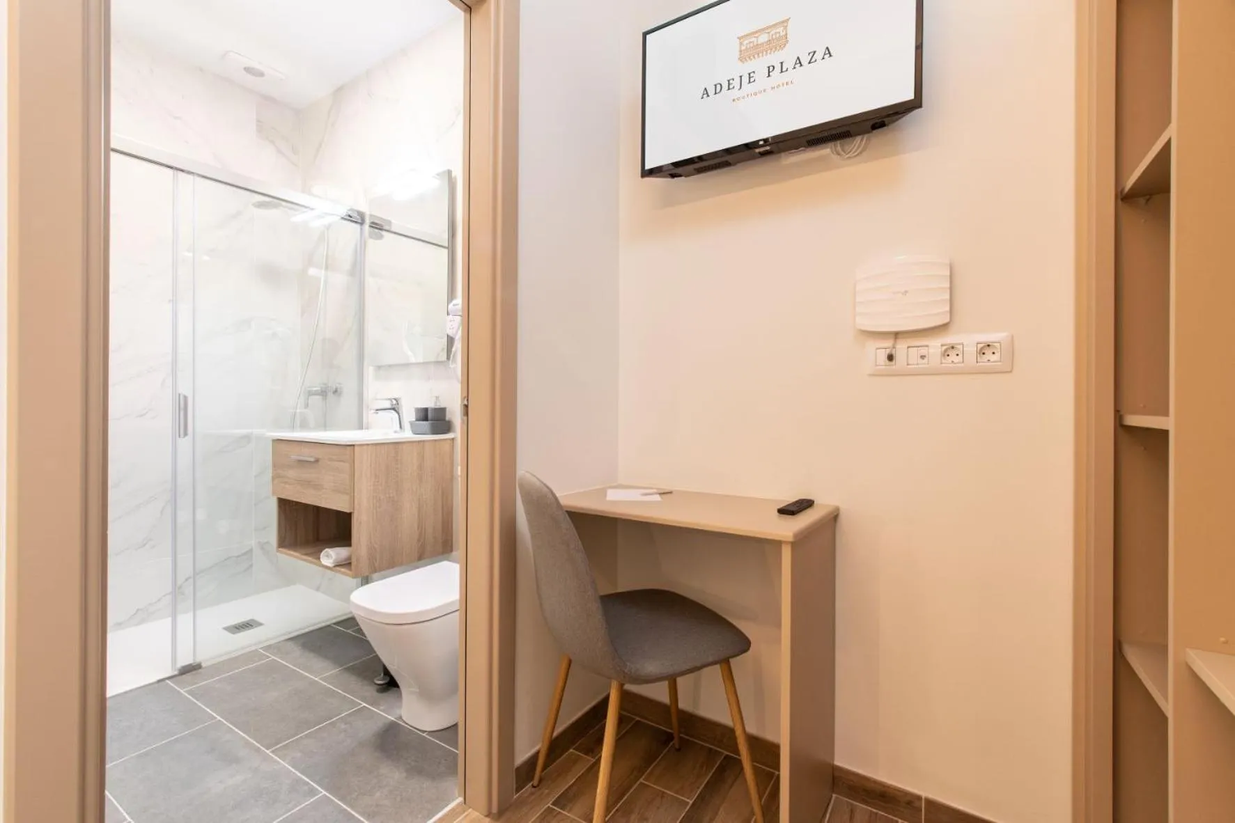 Shower in Suncanarias Hotel Adeje Plaza