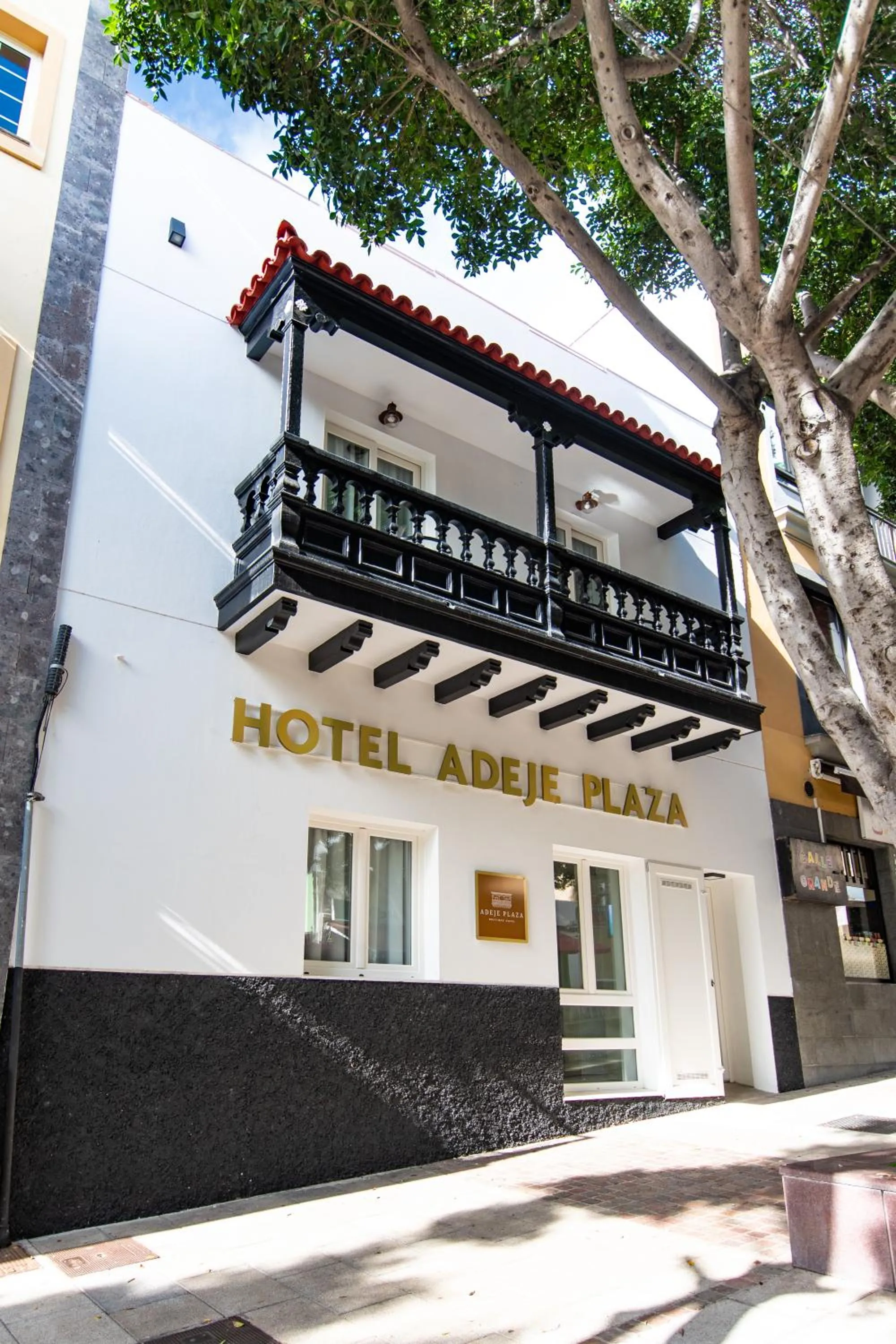 Facade/entrance in Suncanarias Hotel Adeje Plaza