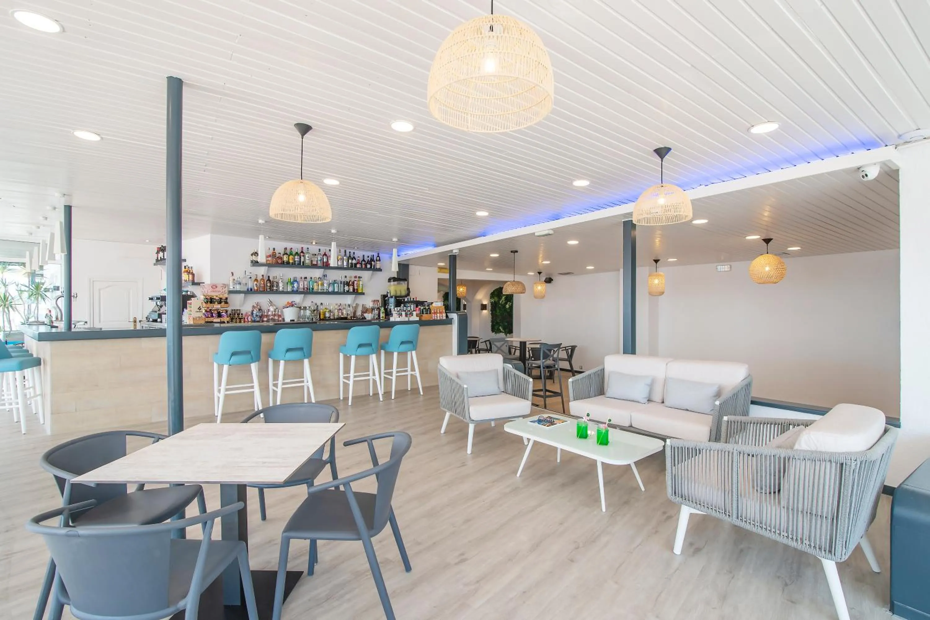 Lounge or bar in Hotel Lloret Santa Rosa by Pierre & Vacances