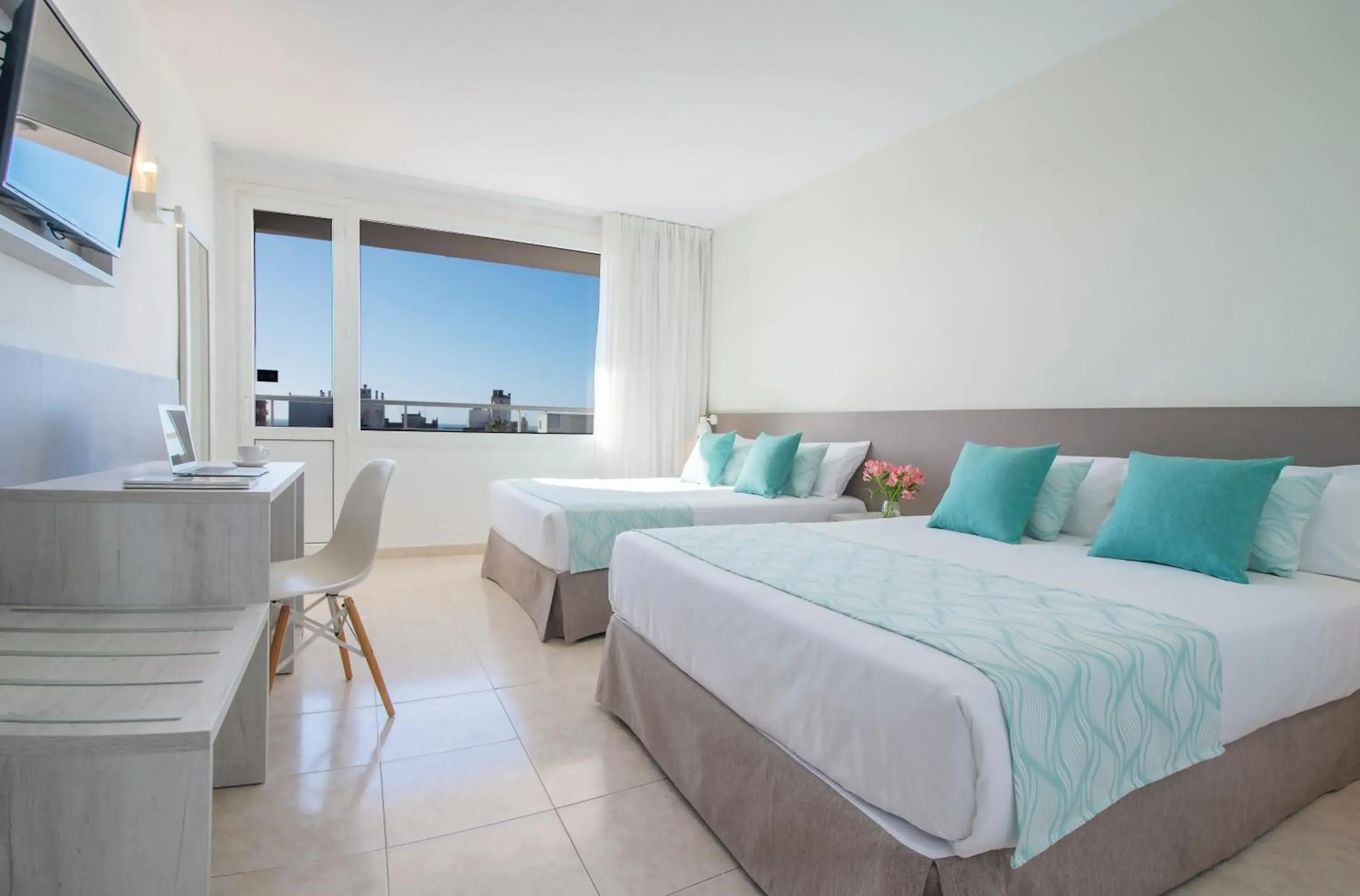 Quadruple Room in Hotel Lloret Santa Rosa by Pierre & Vacances Quadruple Room in Hotel Lloret Santa Rosa by Pierre & Vacances