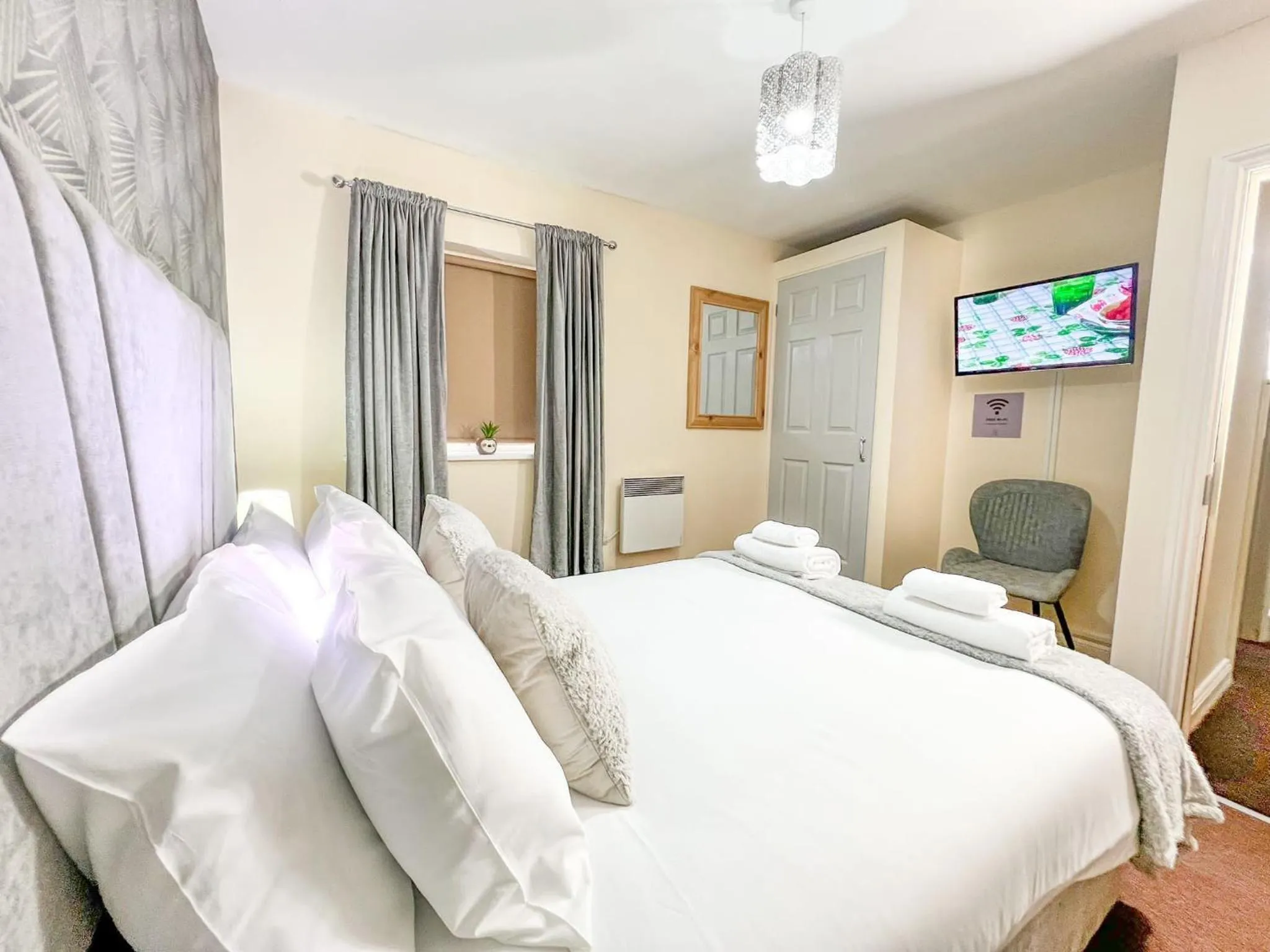 Bedroom, Bed in Baxter House