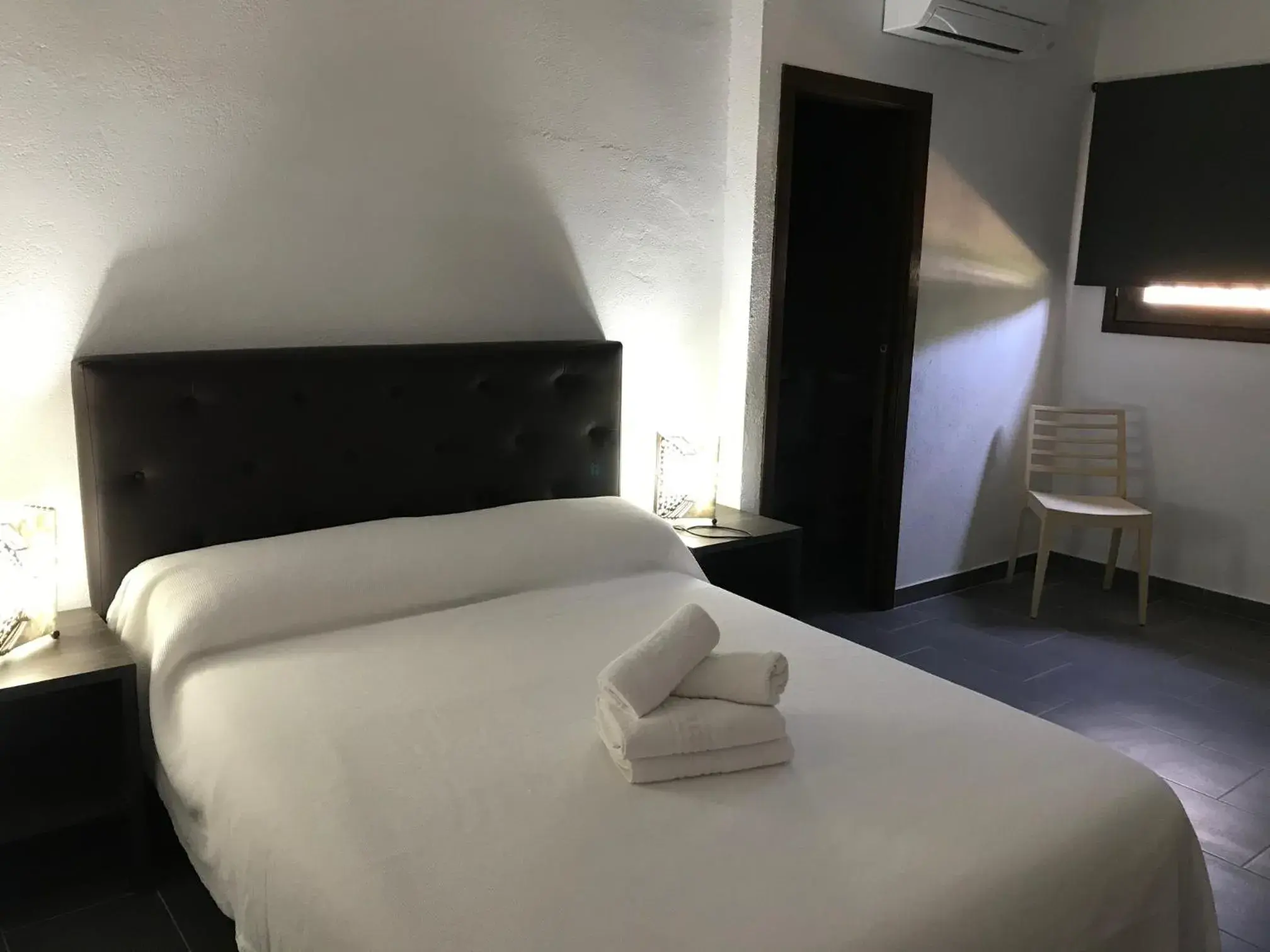 Budget Double Room in Hotel Mas Palou Budget Double Room in Hotel Mas Palou