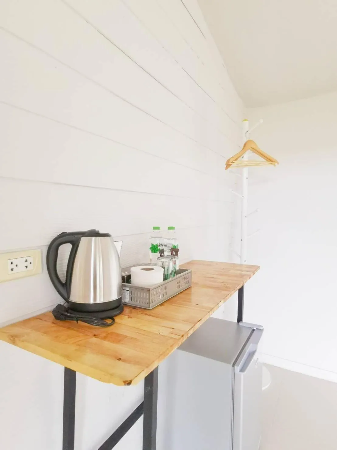 Coffee/tea facilities in 153 Mountain View