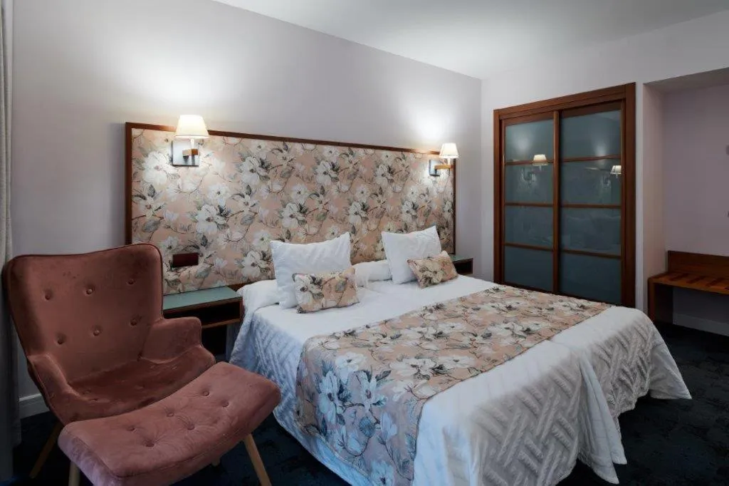 Photo of the whole room, Bed in Ramblas Vendrell