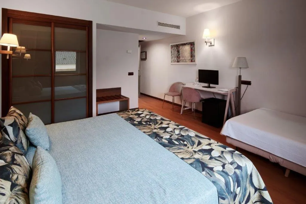 Bedroom, Bed in Ramblas Vendrell