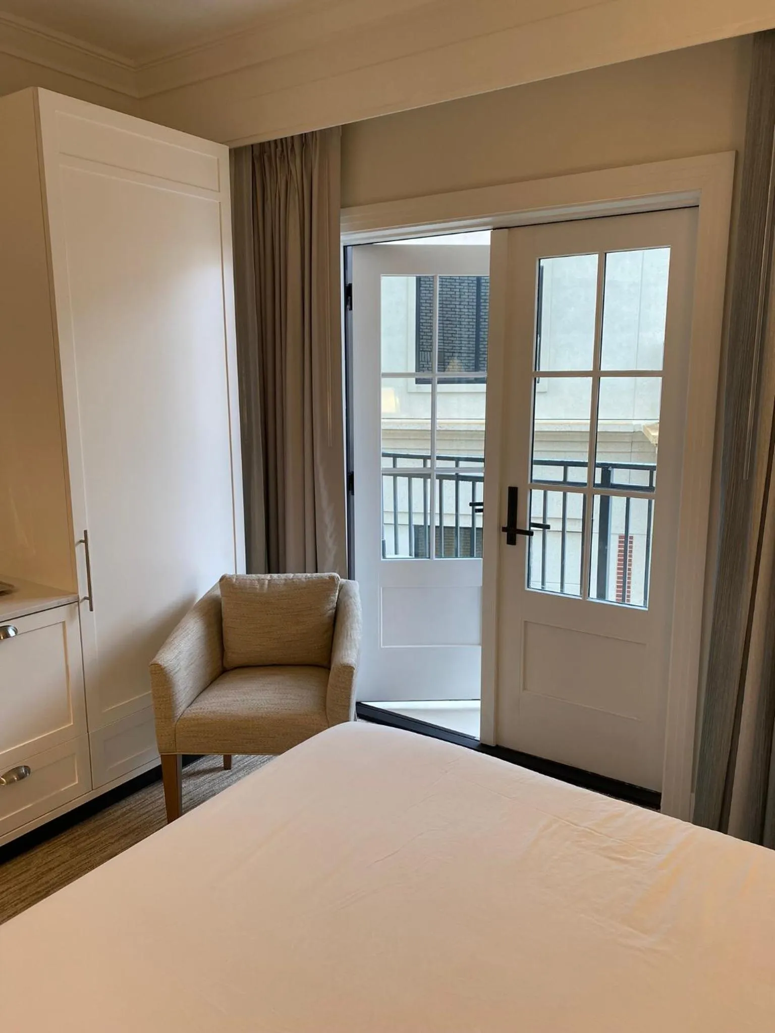 Balcony/Terrace, Bed in The Shepherd Hotel Downtown Clemson