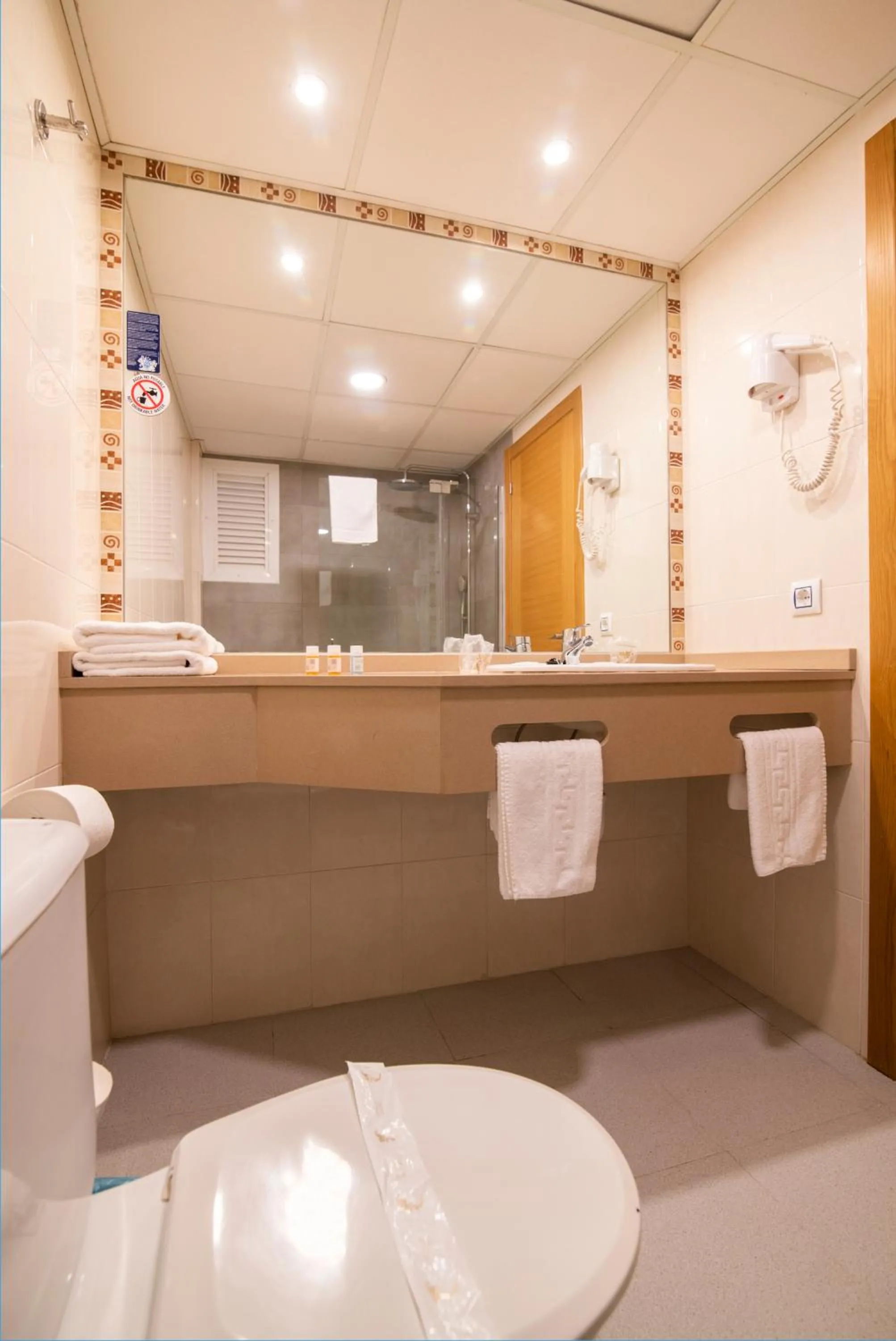 Photo of the whole room in Hotel Caribe IBIZA