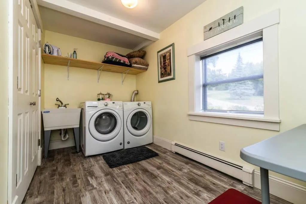 Chelsea Lake House, Game Room, & Pontoon-rental