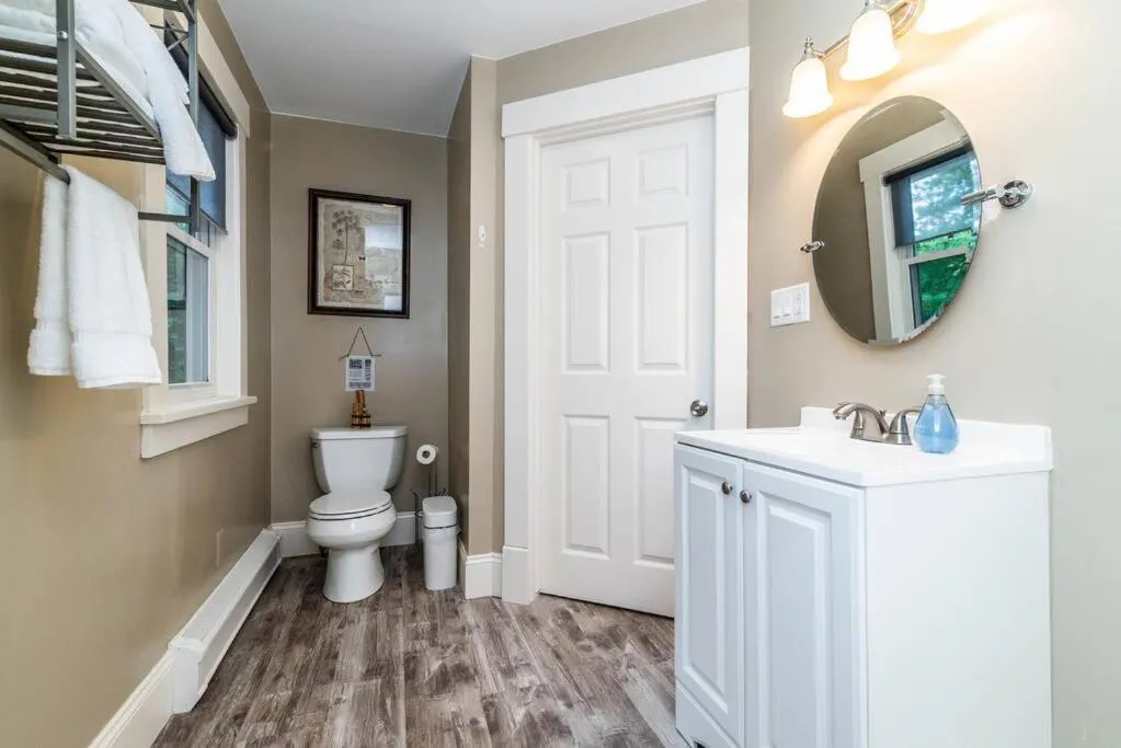 Chelsea Lake House, Game Room, & Pontoon-rental