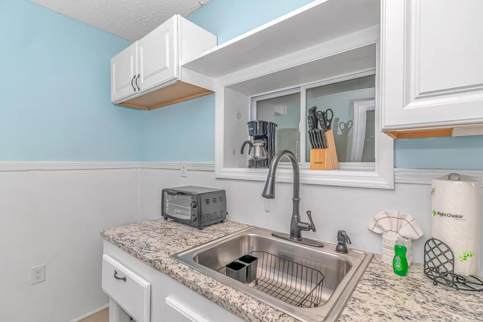 125 Atlantic Avenue Unit F - Pet Friendly! Walk To The Beach and Pier! 1BR -1BA - Sleeps 2-4 guests!