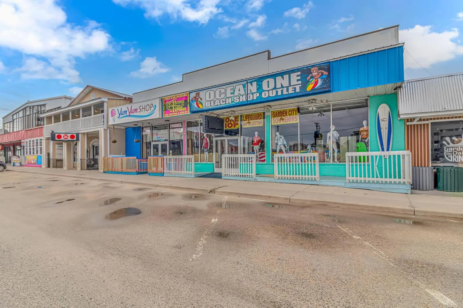 125 Atlantic Avenue Unit F - Pet Friendly! Walk To The Beach and Pier! 1BR -1BA - Sleeps 2-4 guests!