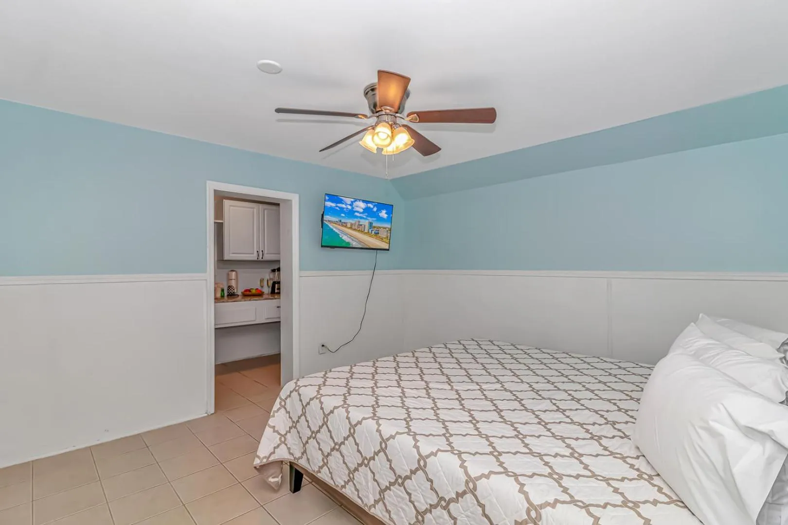 125 Atlantic Avenue Unit F - Pet Friendly! Walk To The Beach and Pier! 1BR -1BA - Sleeps 2-4 guests!