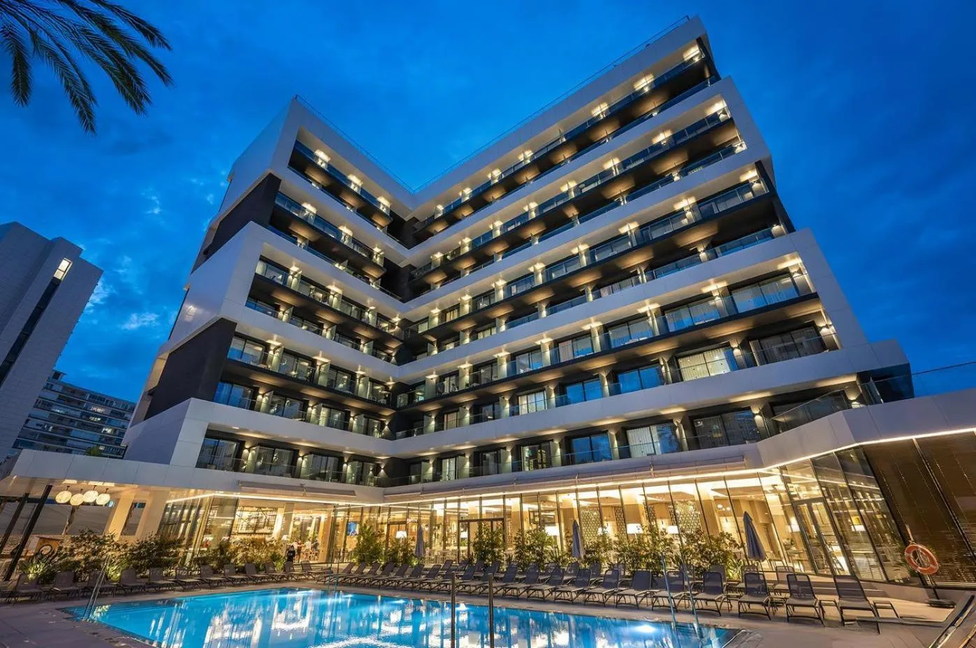 Property building in Port Alicante City & Beach