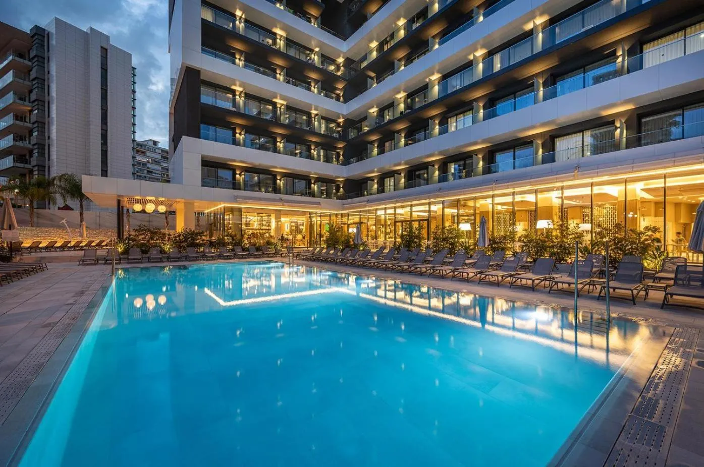 Swimming pool in Port Alicante City & Beach