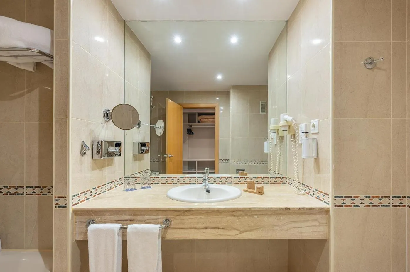 Bathroom in Port Alicante City & Beach