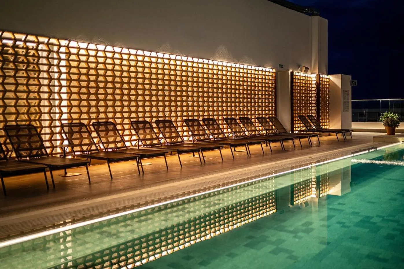 Swimming pool in Port Alicante City & Beach