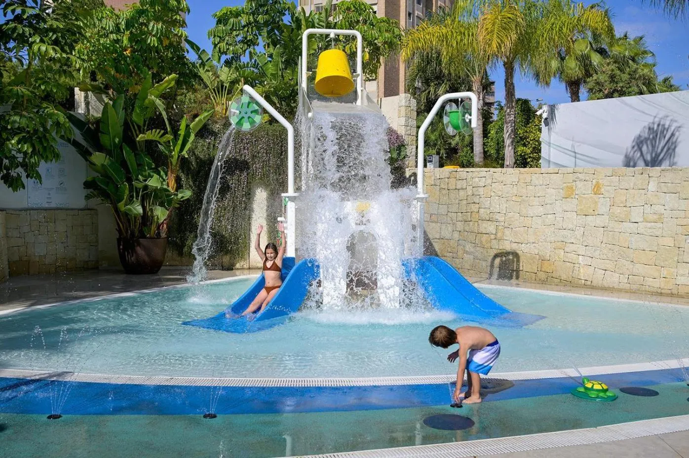 Swimming pool in Port Alicante City & Beach