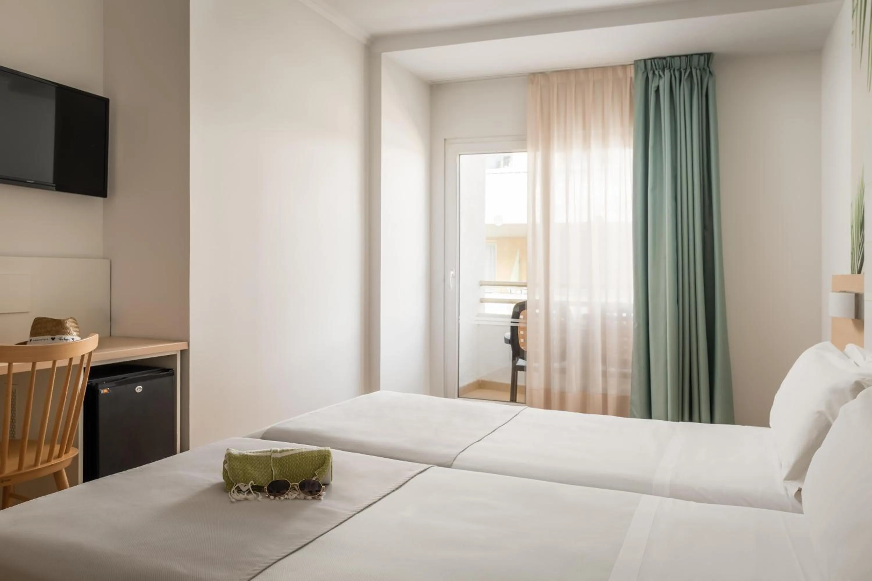 Photo of the whole room, Bed in ALEGRIA Florida