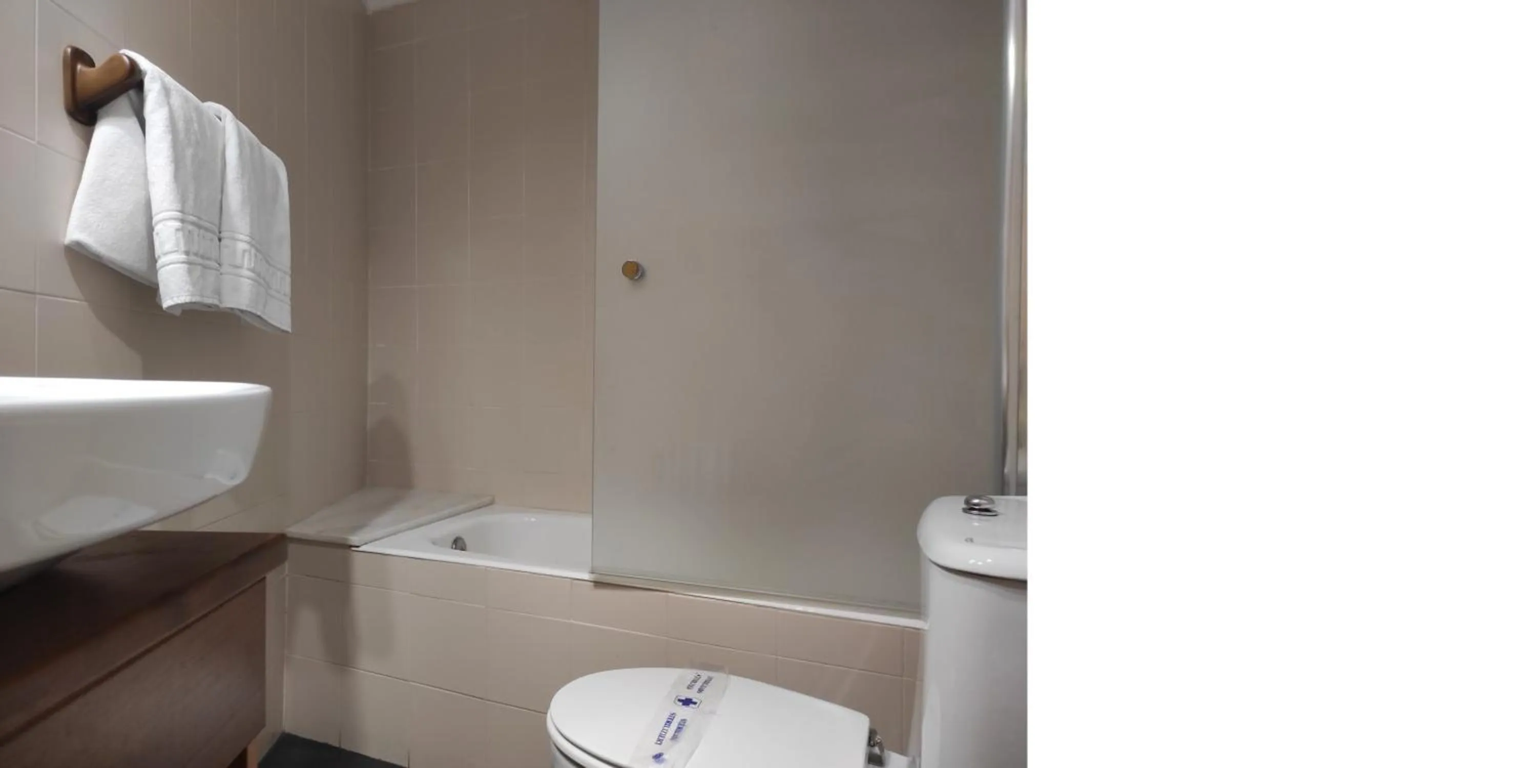 Bathroom in SNÖ Hotel Bielsa