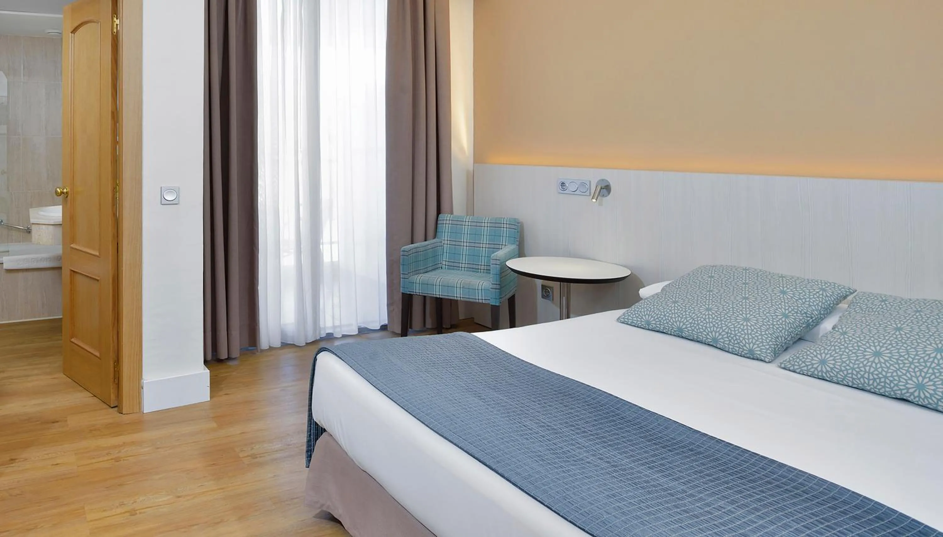 Bed in Sol Torremolinos - Don Pedro