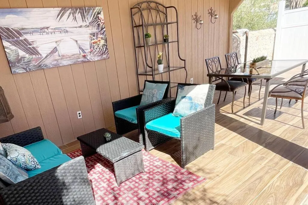 Patio in My Cozy Duplex B in the heart of West Side