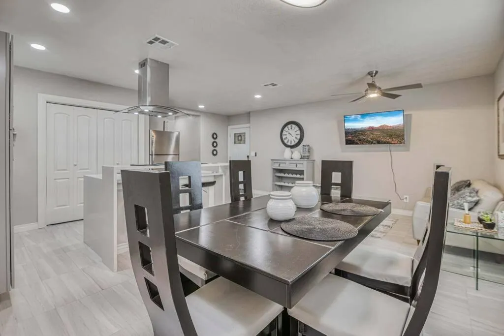 TV and multimedia in My Cozy Duplex B in the heart of West Side