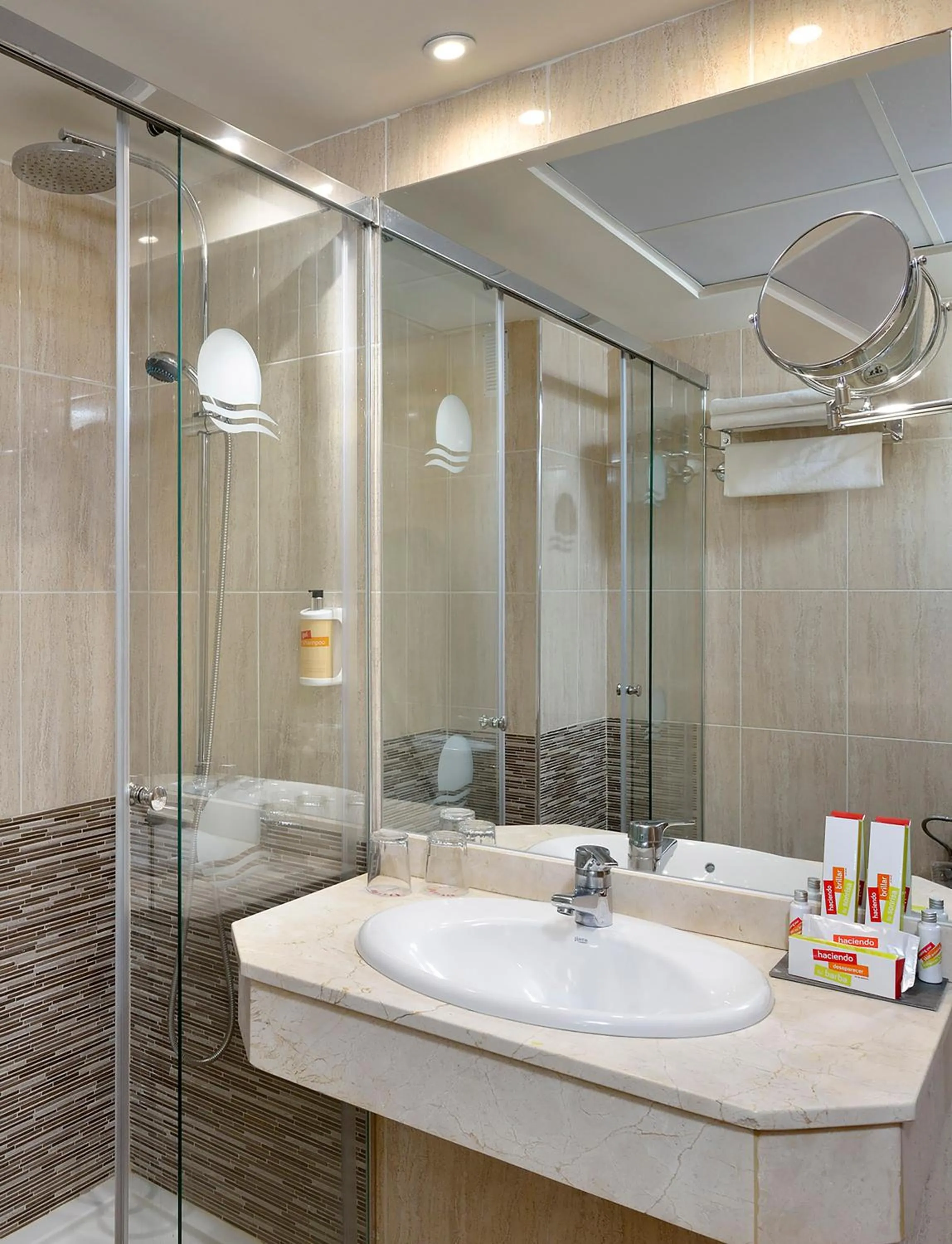 Shower in Sol Torremolinos - Don Pablo