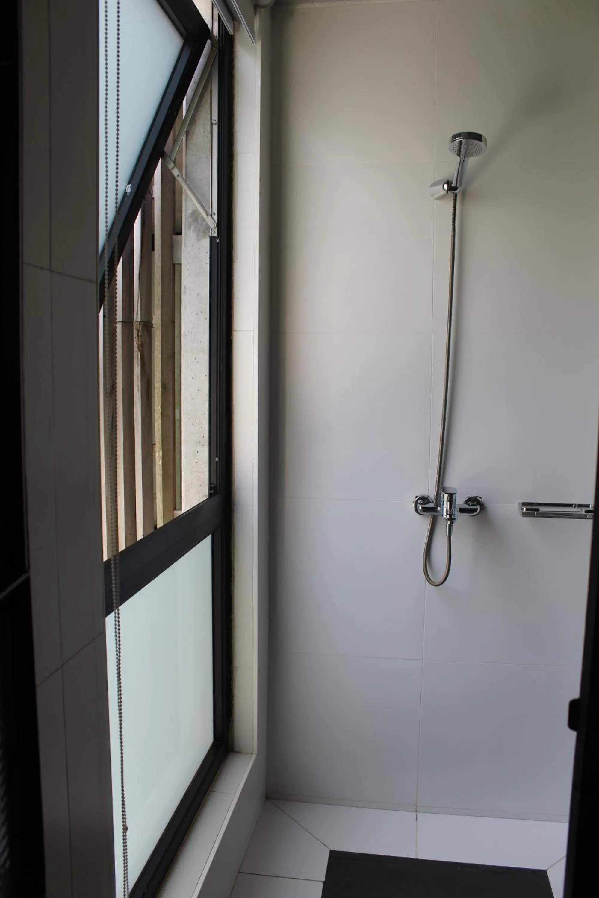 Shower in Be House Suites & Spa