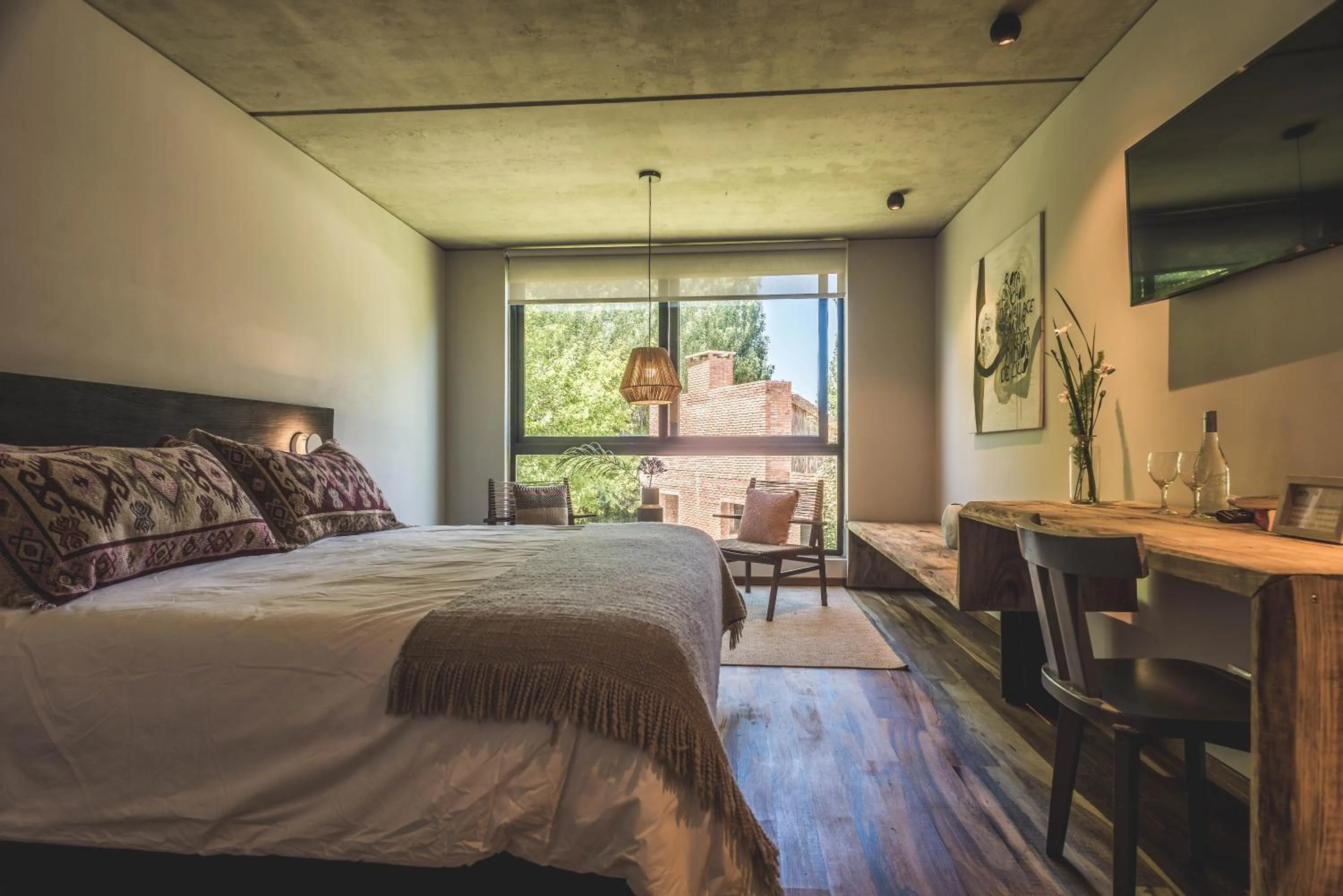 Communal lounge/ TV room, Bed in Be House Suites & Spa