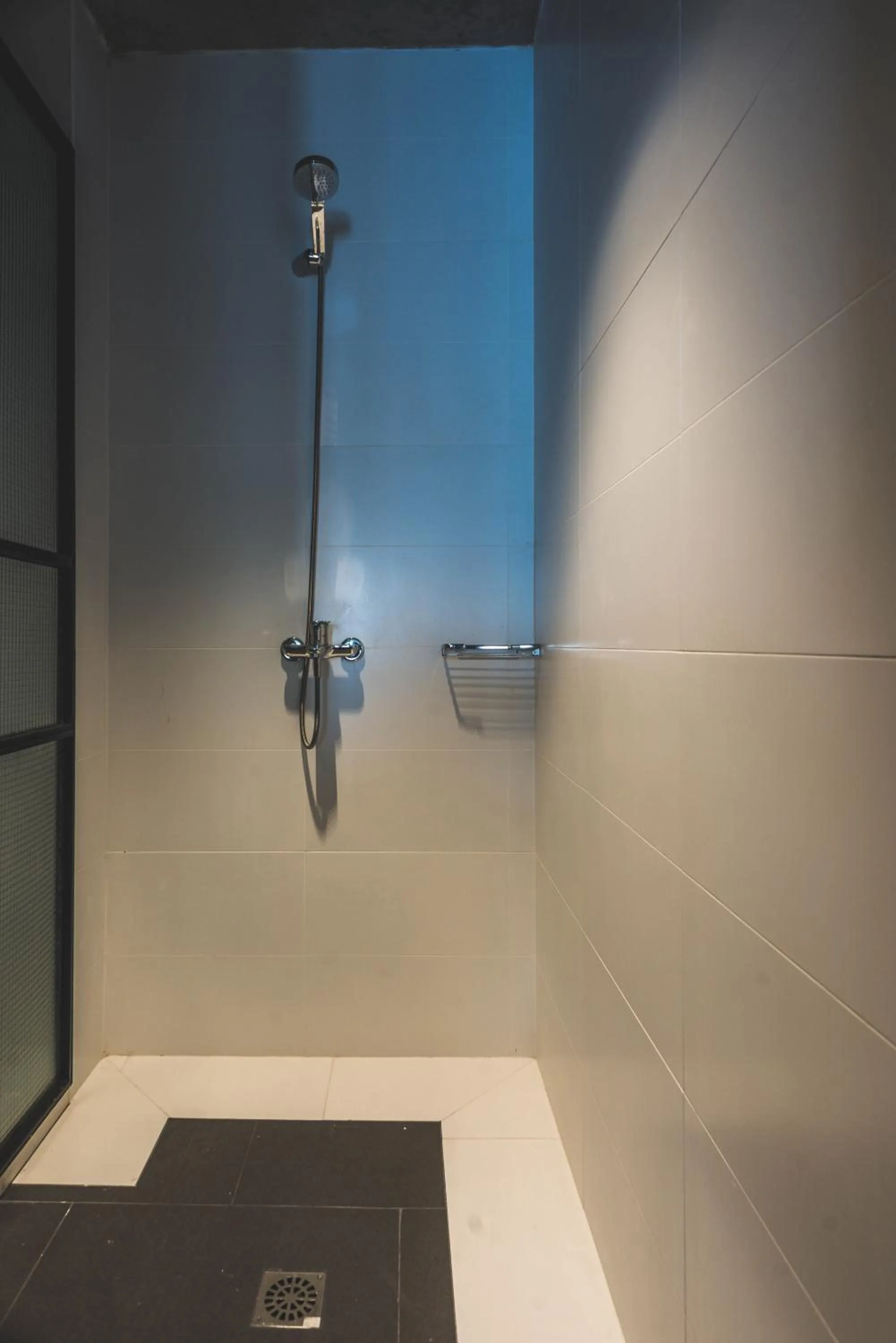 Shower in Be House Suites & Spa
