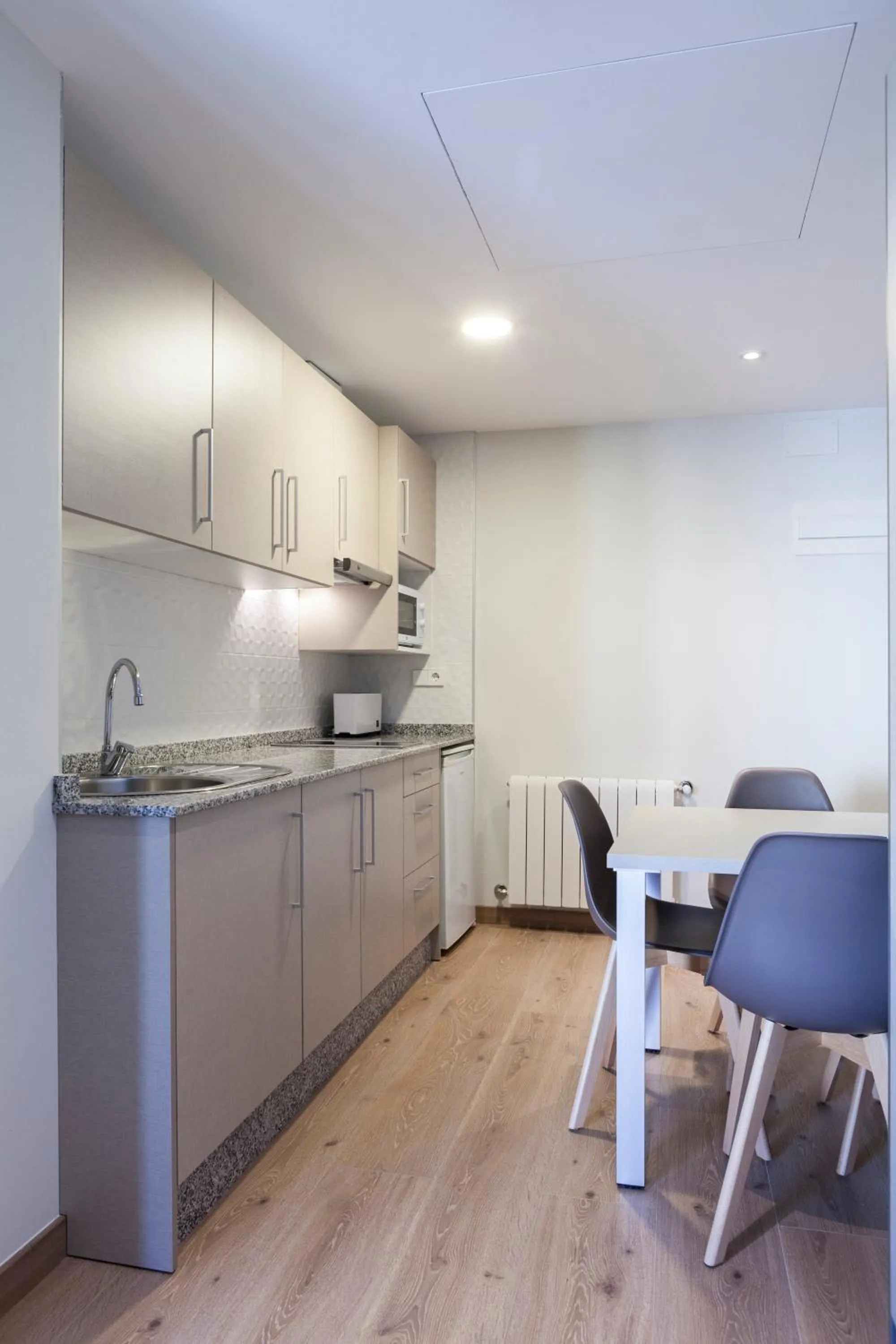 Kitchen or kitchenette in Climia 2Sleep Apartments