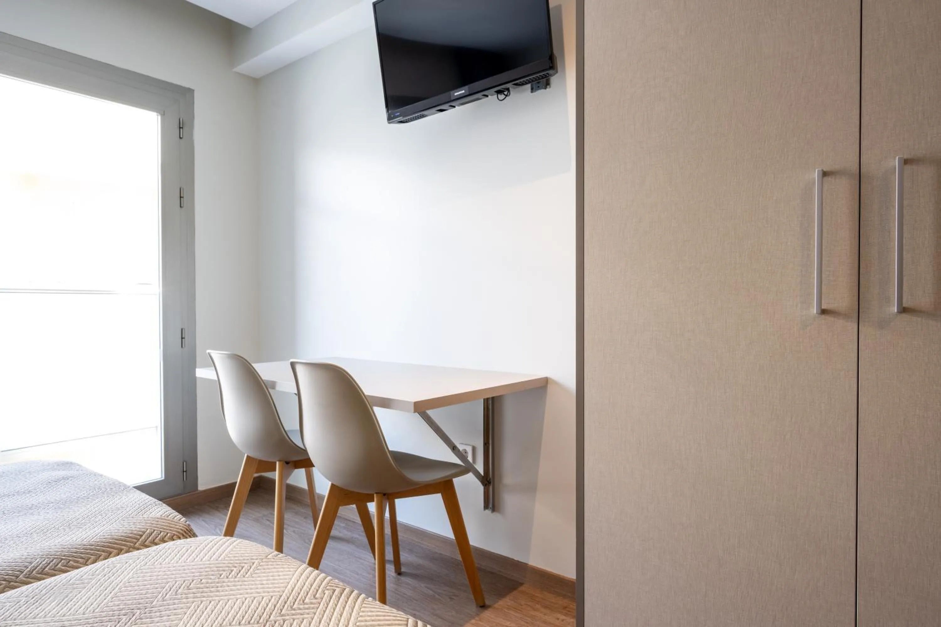 Property building, Bed in Climia 2Sleep Apartments